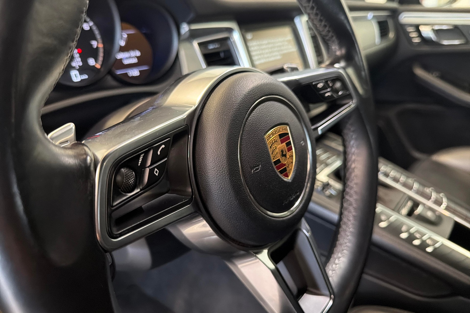 PORSCHE Macan Turbo PDK-image-10