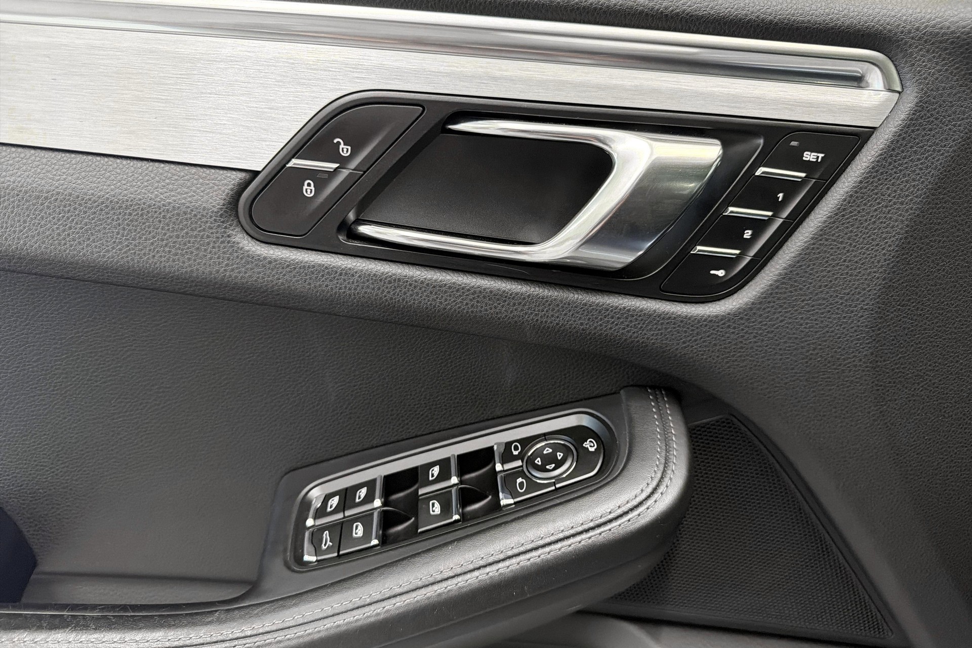 PORSCHE Macan Turbo PDK-image-24