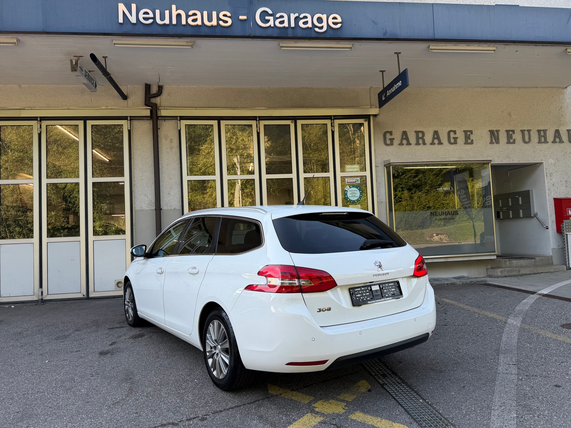 PEUGEOT 308 SW 1.5 BlueHDI Active Pack EAT8-showroom-element-3