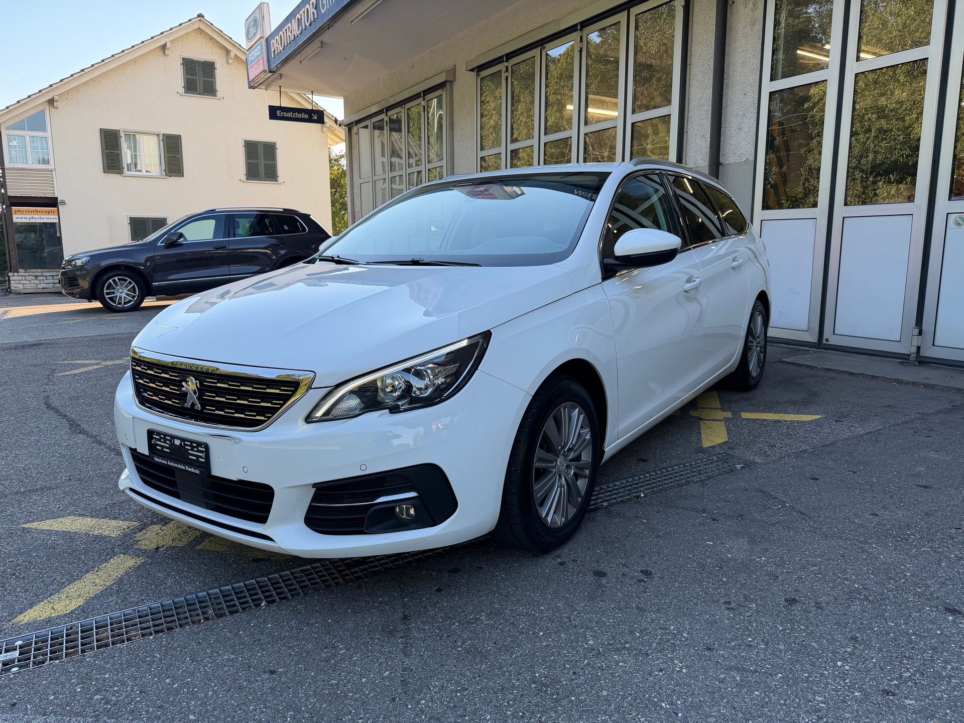 PEUGEOT 308 SW 1.5 BlueHDI Active Pack EAT8-showroom-element-1