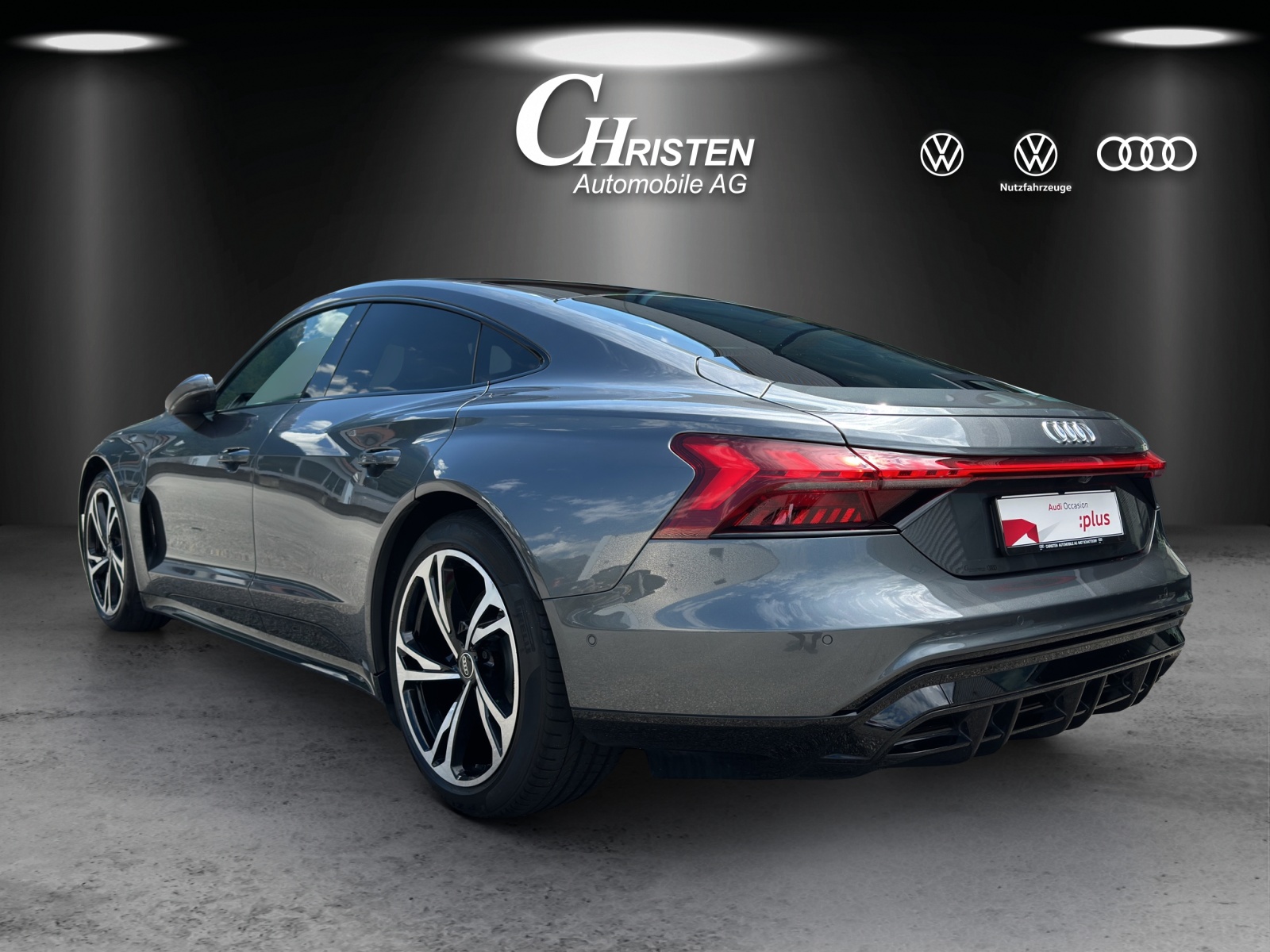 AUDI e-tron GT quattro-showroom-element-3