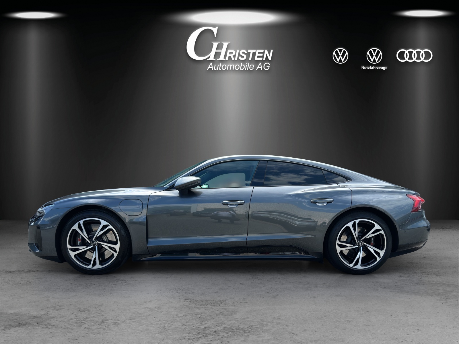 AUDI e-tron GT quattro-showroom-element-1