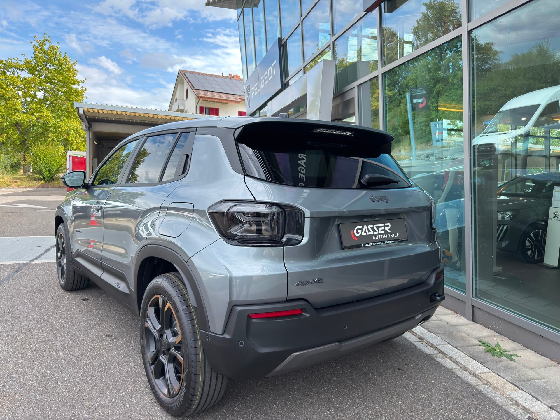 JEEP Avenger 1.2 MHEV 85th Anniversary 4xe PACK SKY-showroom-element-2