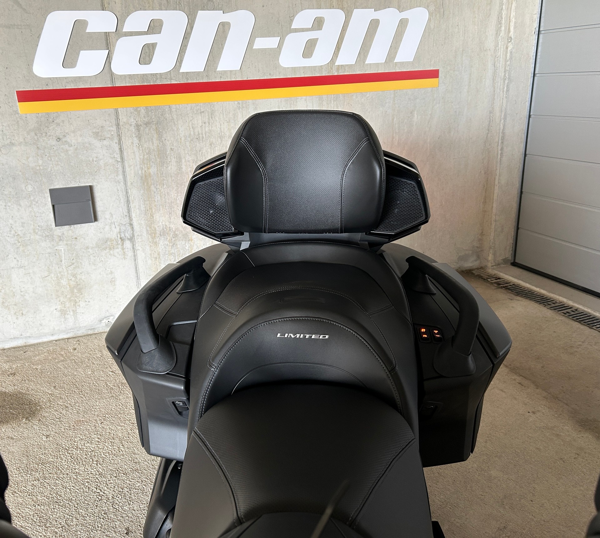 CAN-AM RT Limited-image-3