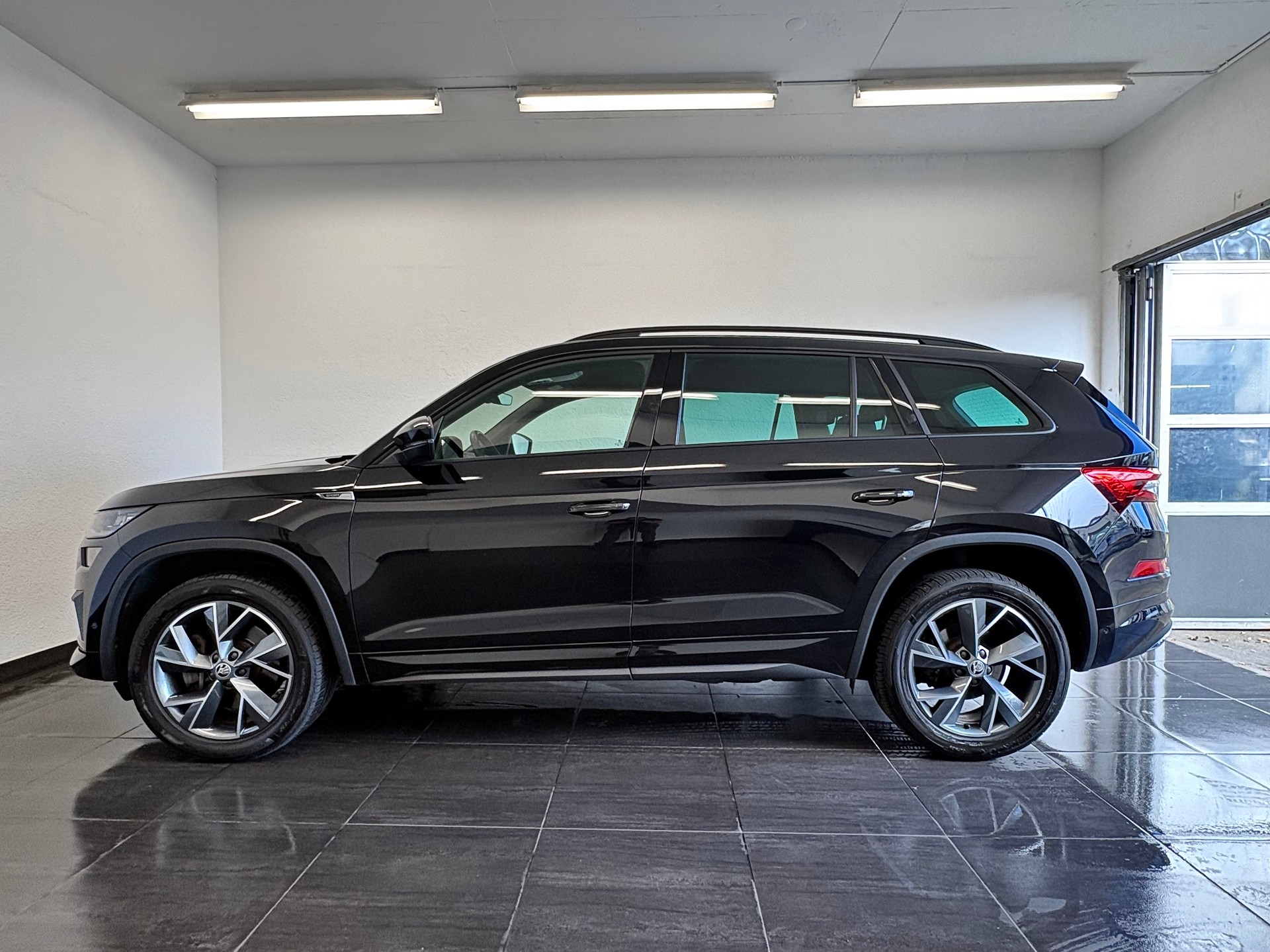 SKODA Kodiaq 2.0 TSI 4x4 SportLine AHK-2200 KG-image-5