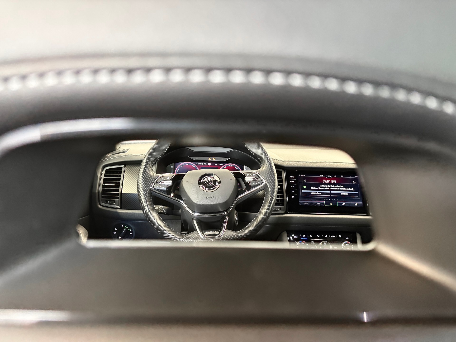 SKODA Kodiaq 2.0 TSI 4x4 SportLine AHK-2200 KG-image-29