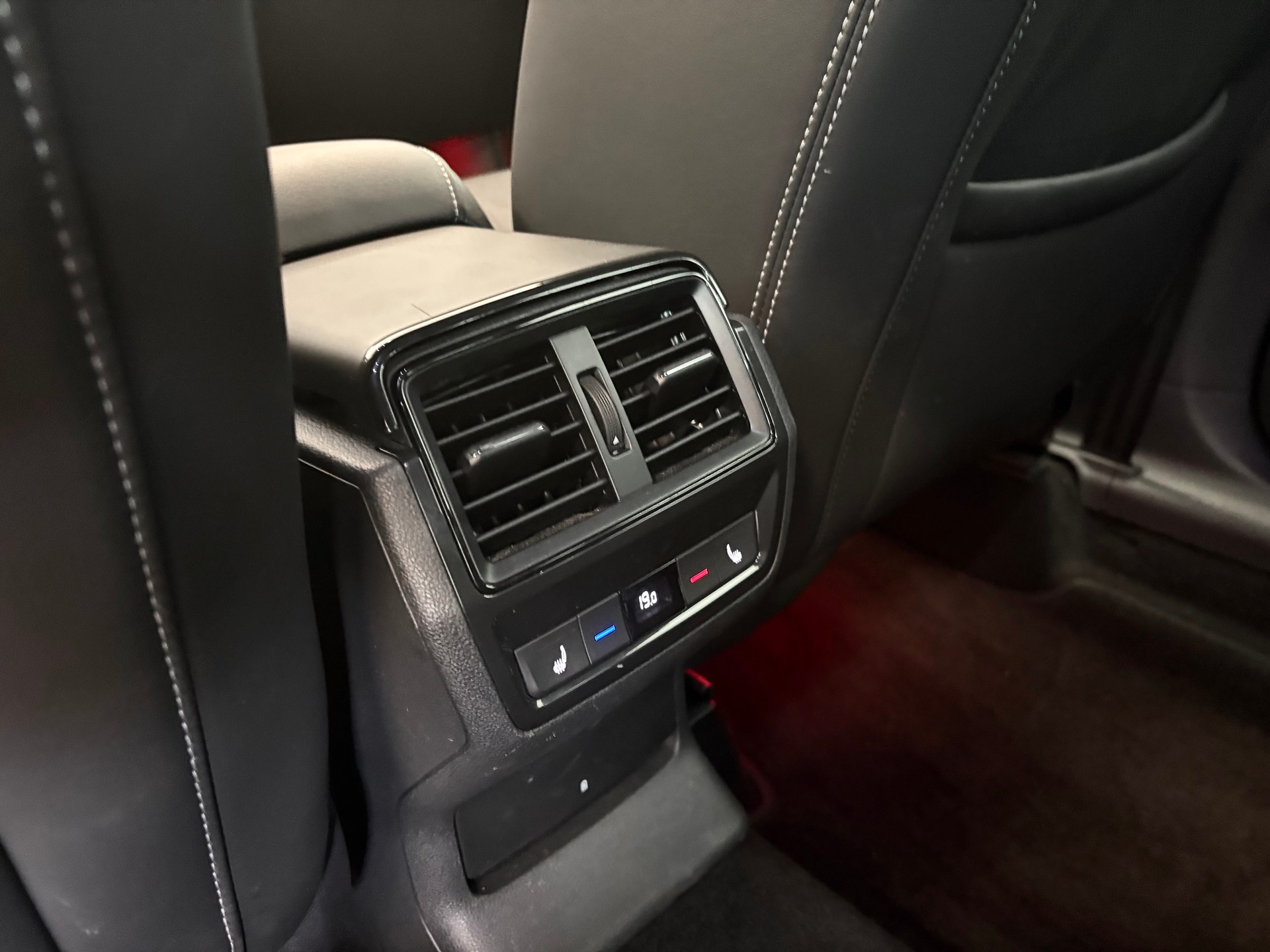 SKODA Kodiaq 2.0 TSI 4x4 SportLine AHK-2200 KG-image-27