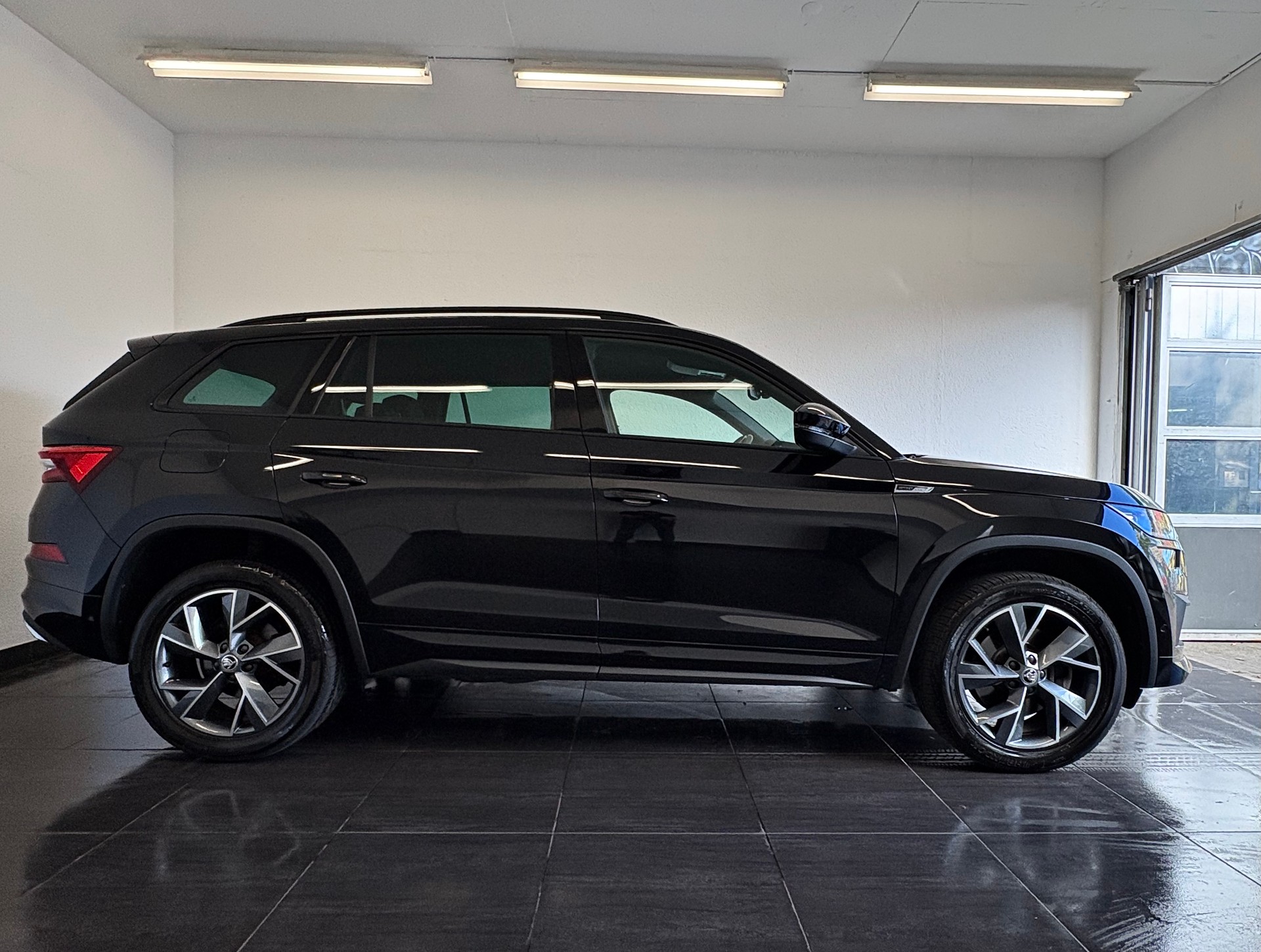 SKODA Kodiaq 2.0 TSI 4x4 SportLine AHK-2200 KG-showroom-element-3