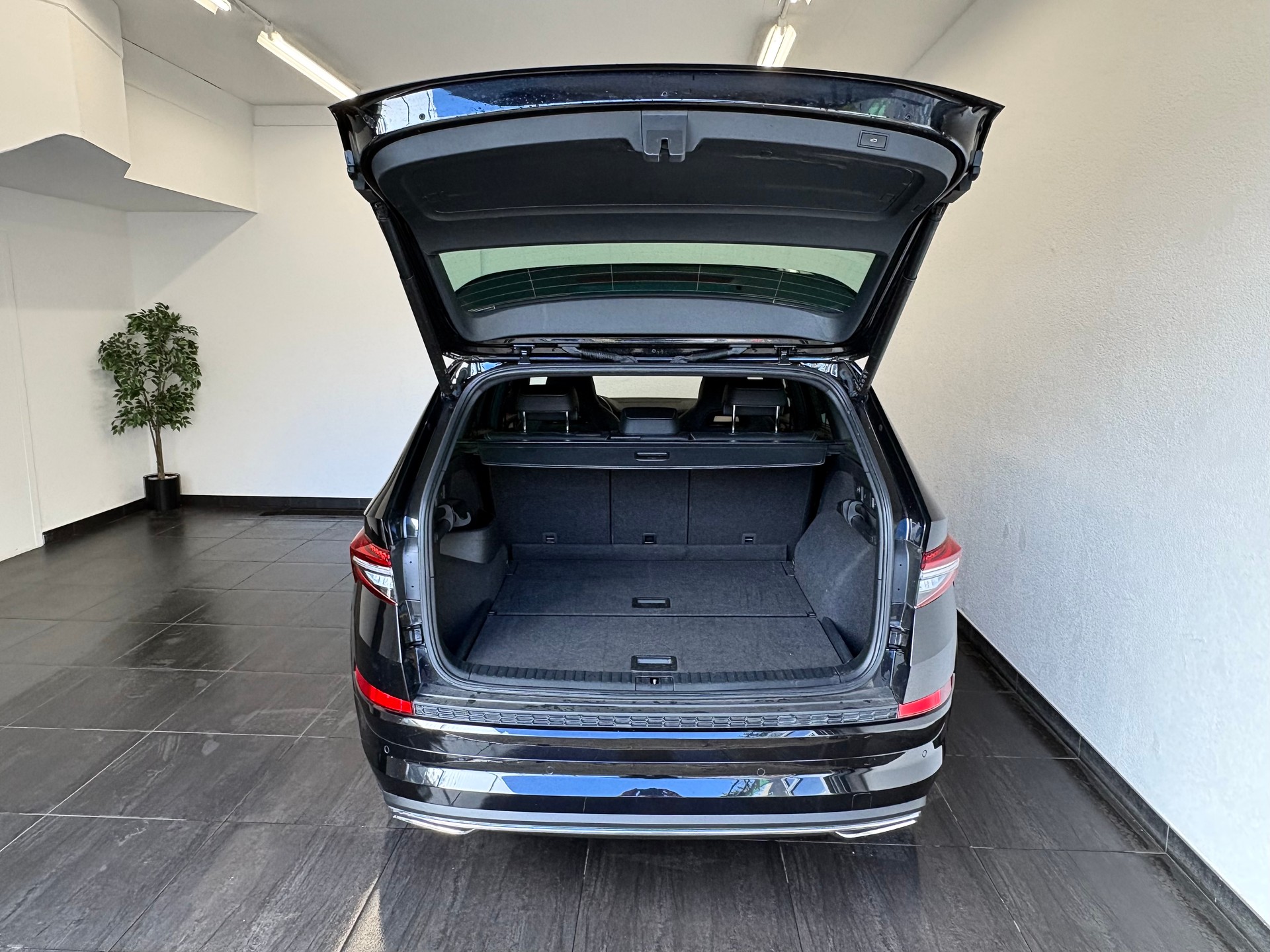 SKODA Kodiaq 2.0 TSI 4x4 SportLine AHK-2200 KG-image-9