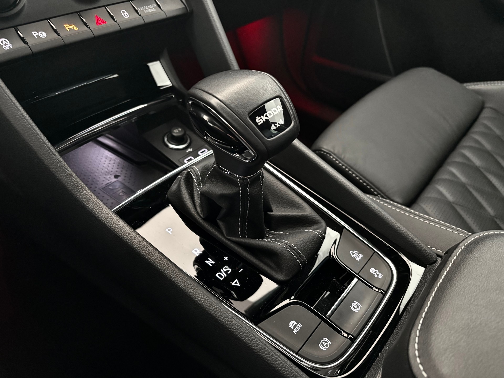 SKODA Kodiaq 2.0 TSI 4x4 SportLine AHK-2200 KG-image-24