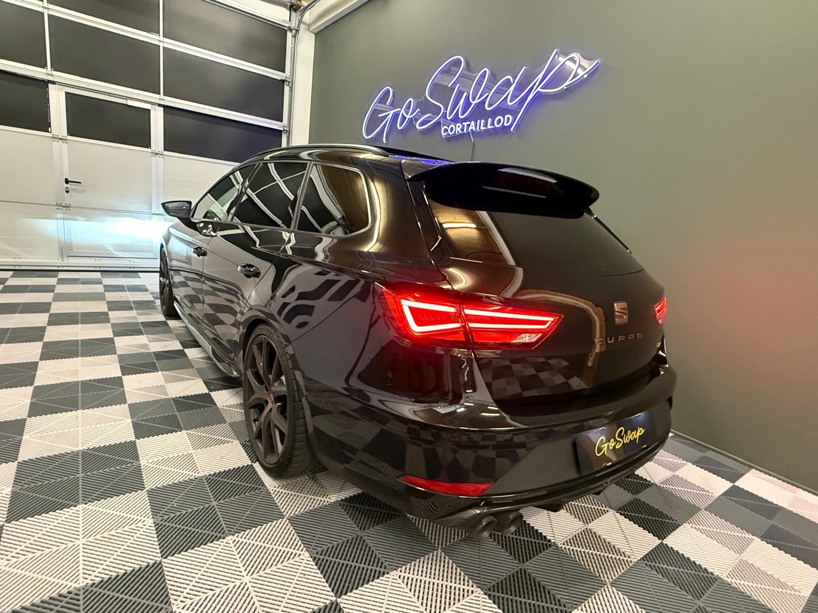 SEAT Leon ST 2.0 TSI Cupra R 300 4 Drive DSG-showroom-element-2
