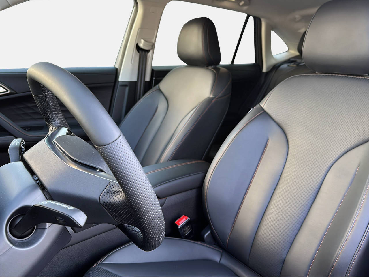 MG HS 1.5 Hybrid Luxury-showroom-element-1