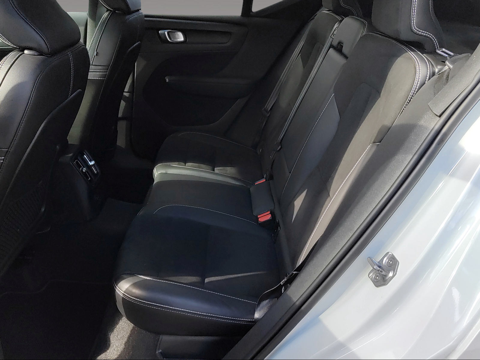 VOLVO XC40 1.5 T5 TE R-Design-image-15