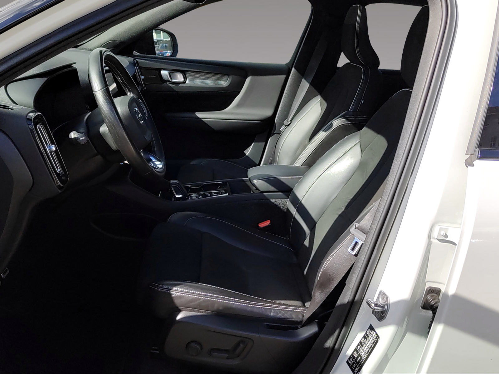 VOLVO XC40 1.5 T5 TE R-Design-image-7