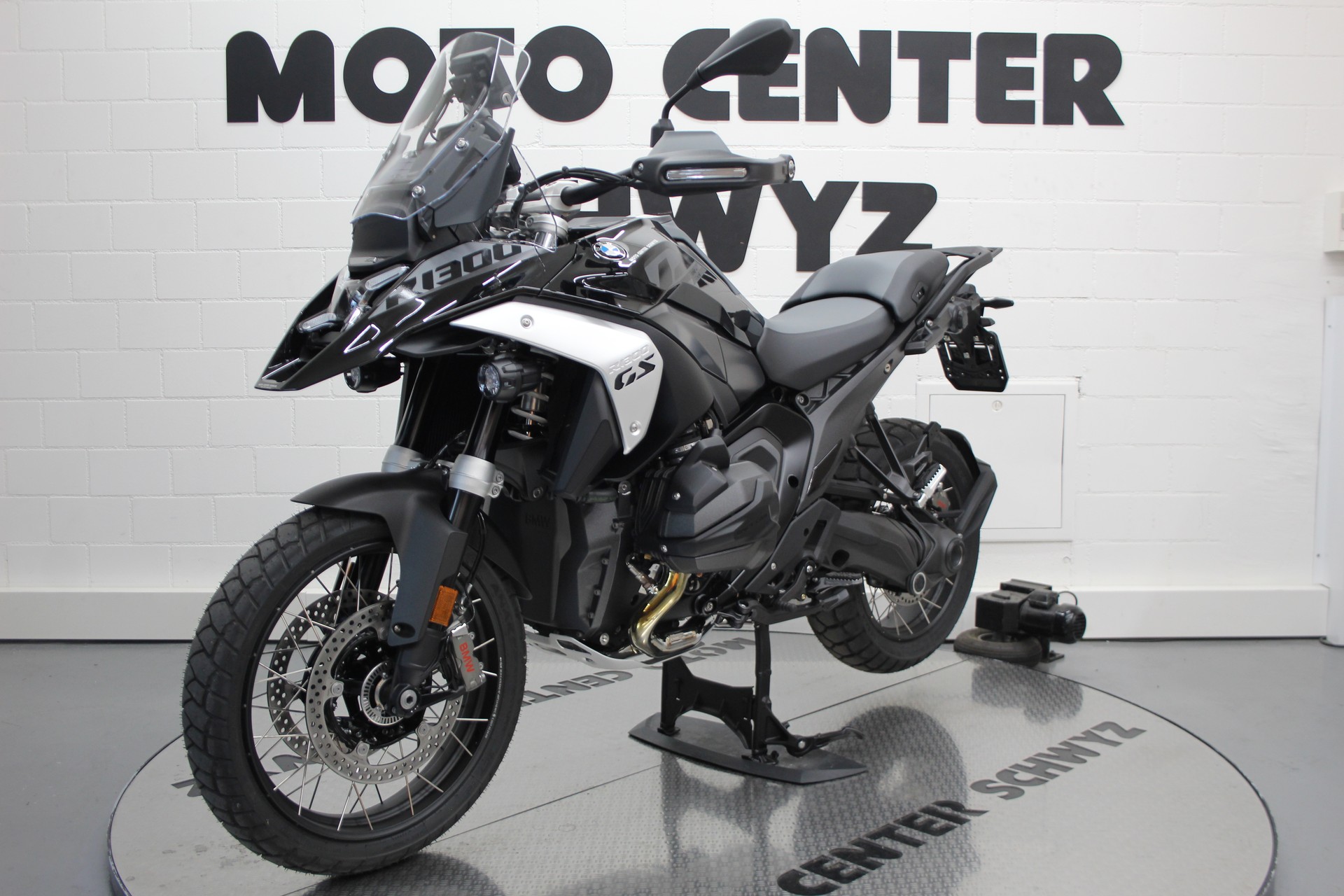 BMW R 1300 GS-image-3