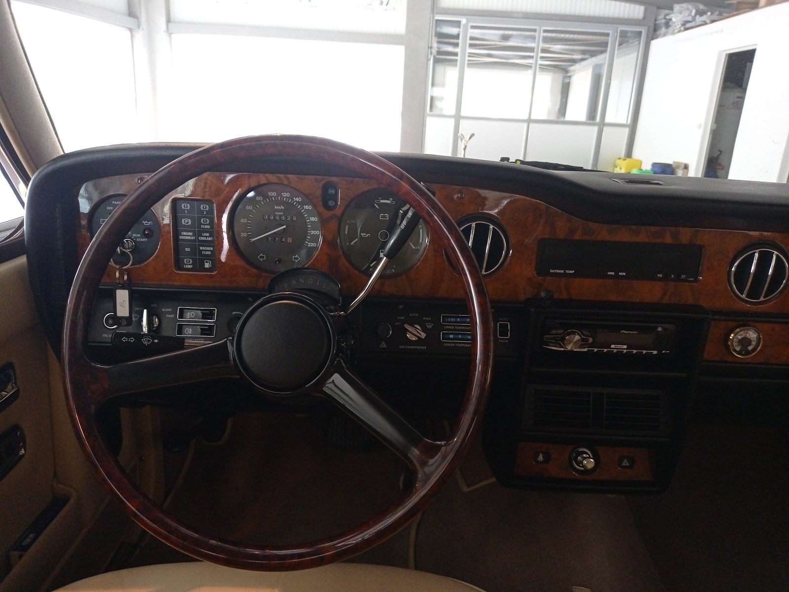 ROLLS-ROYCE Silver Spirit-image-7