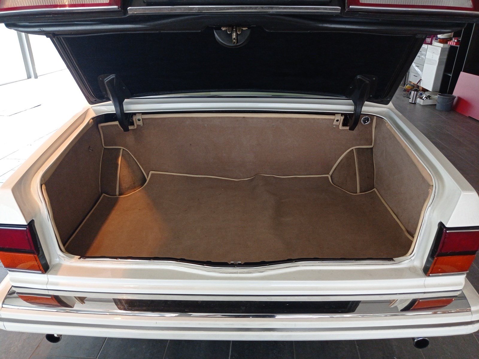 ROLLS-ROYCE Silver Spirit-image-9