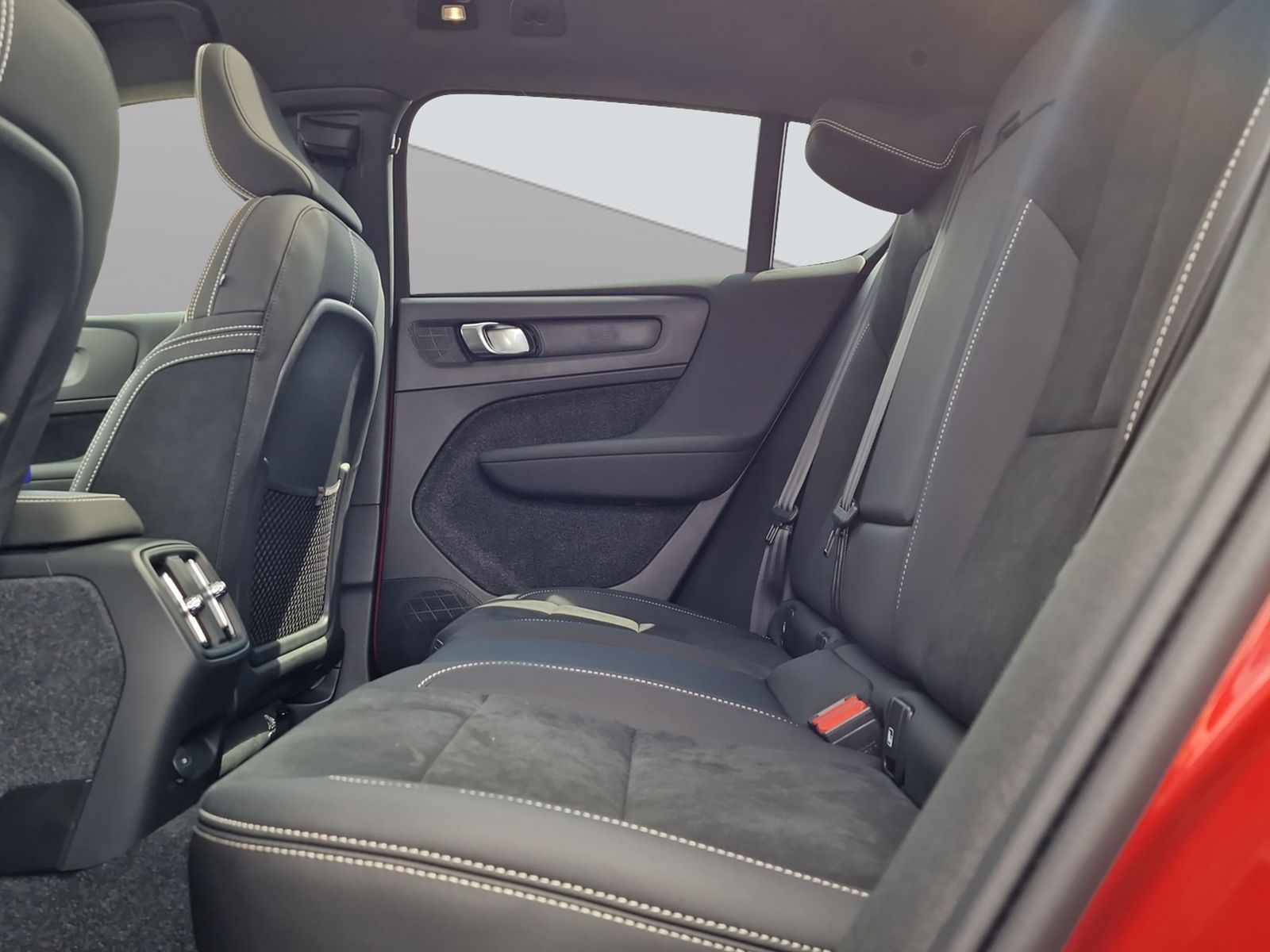 VOLVO C40 P6 Recharge Ultimate-image-13