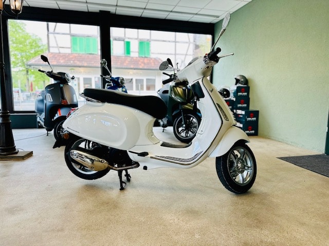PIAGGIO Vespa 125 Primavera-image-1