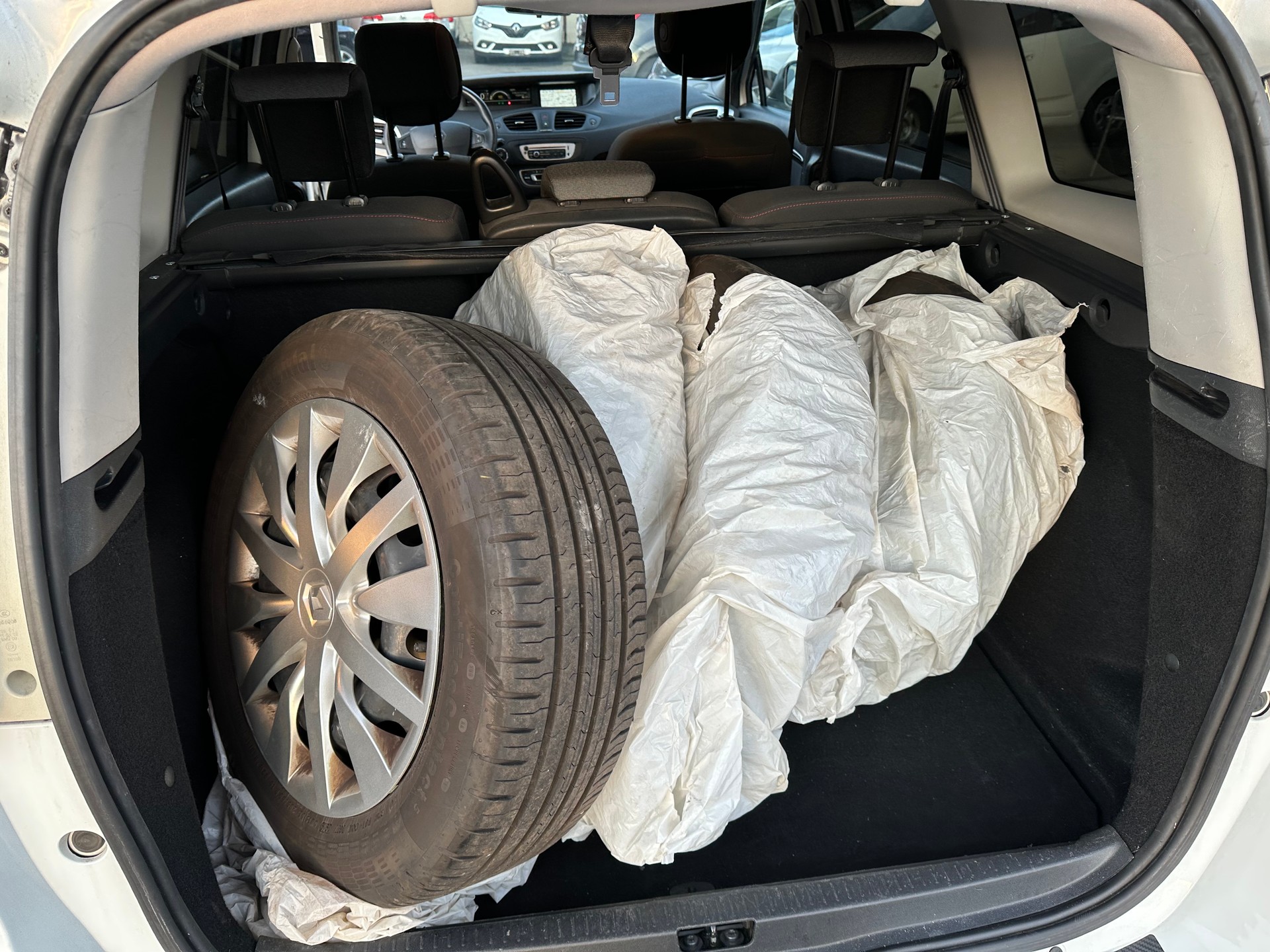 RENAULT Grand Scénic 1.5 dCi Dynamique EDC-image-9