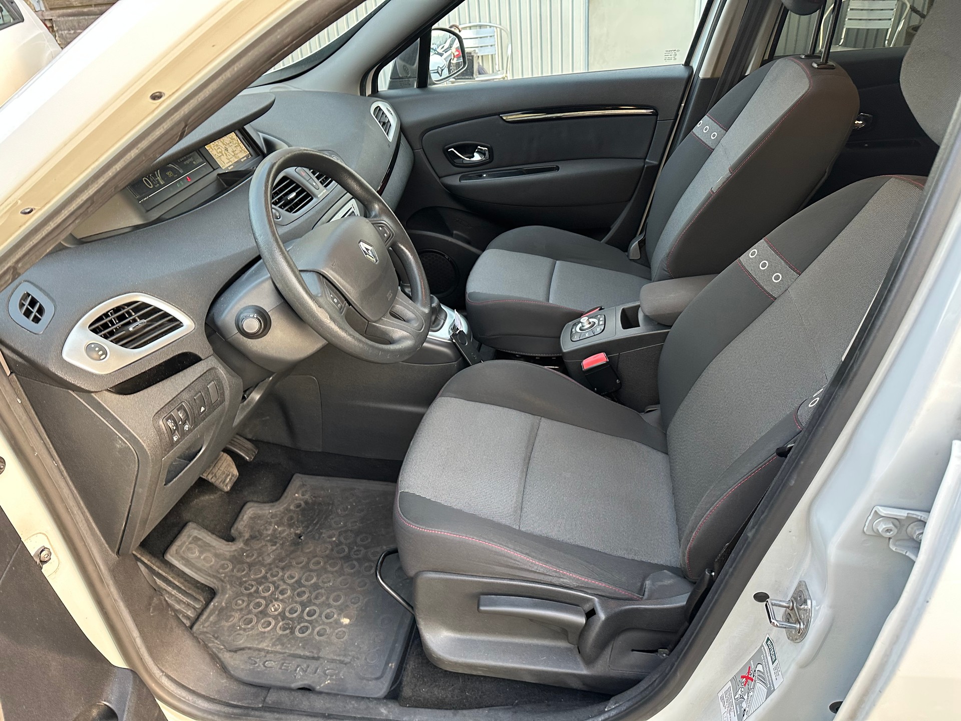 RENAULT Grand Scénic 1.5 dCi Dynamique EDC-image-6