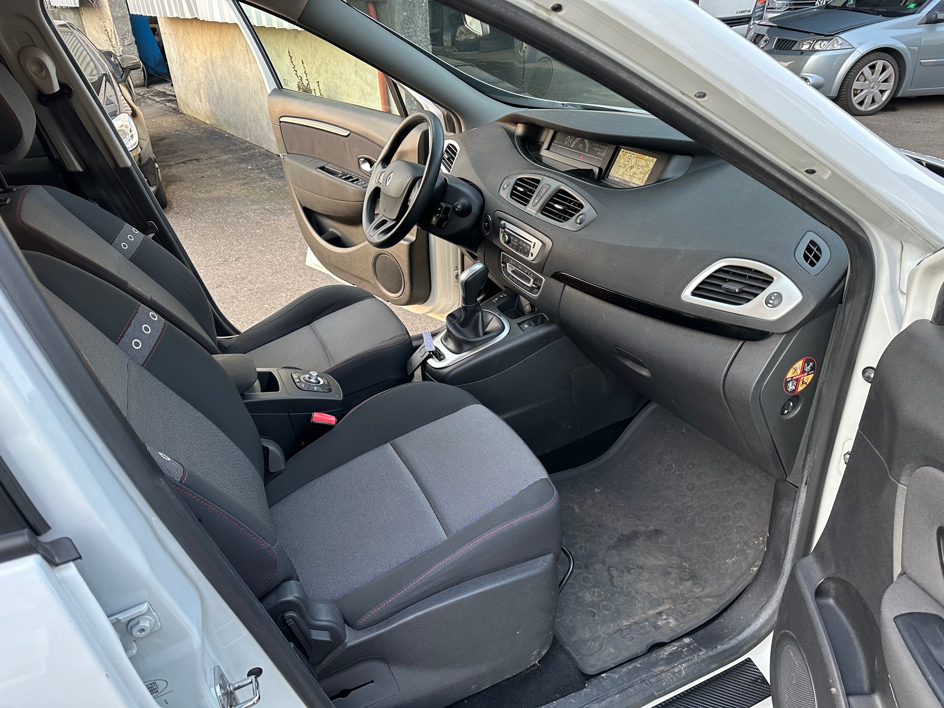 RENAULT Grand Scénic 1.5 dCi Dynamique EDC-image-11