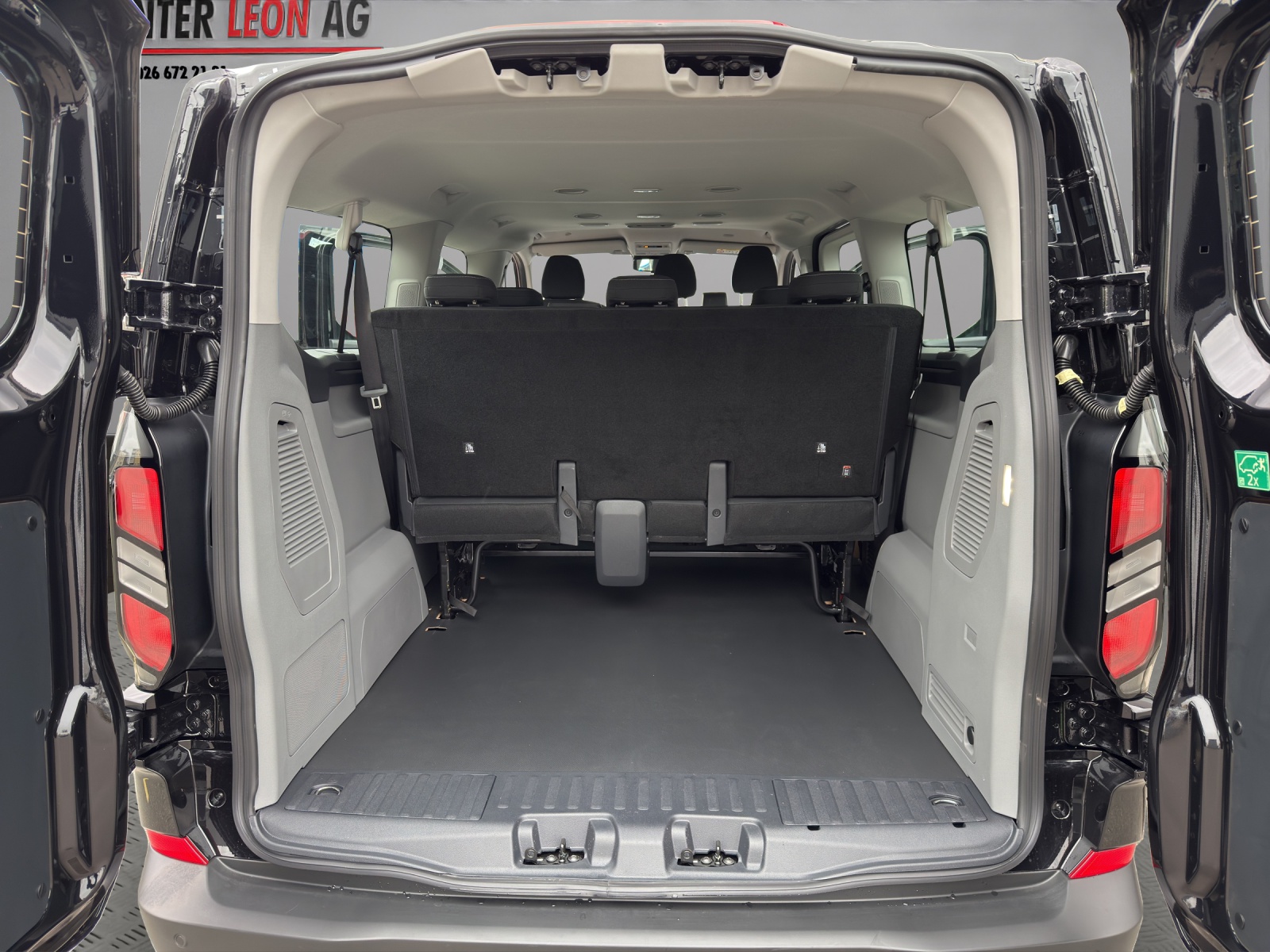 FORD Transit Custom Combi 320 L2H1 Trend Automat-image-18