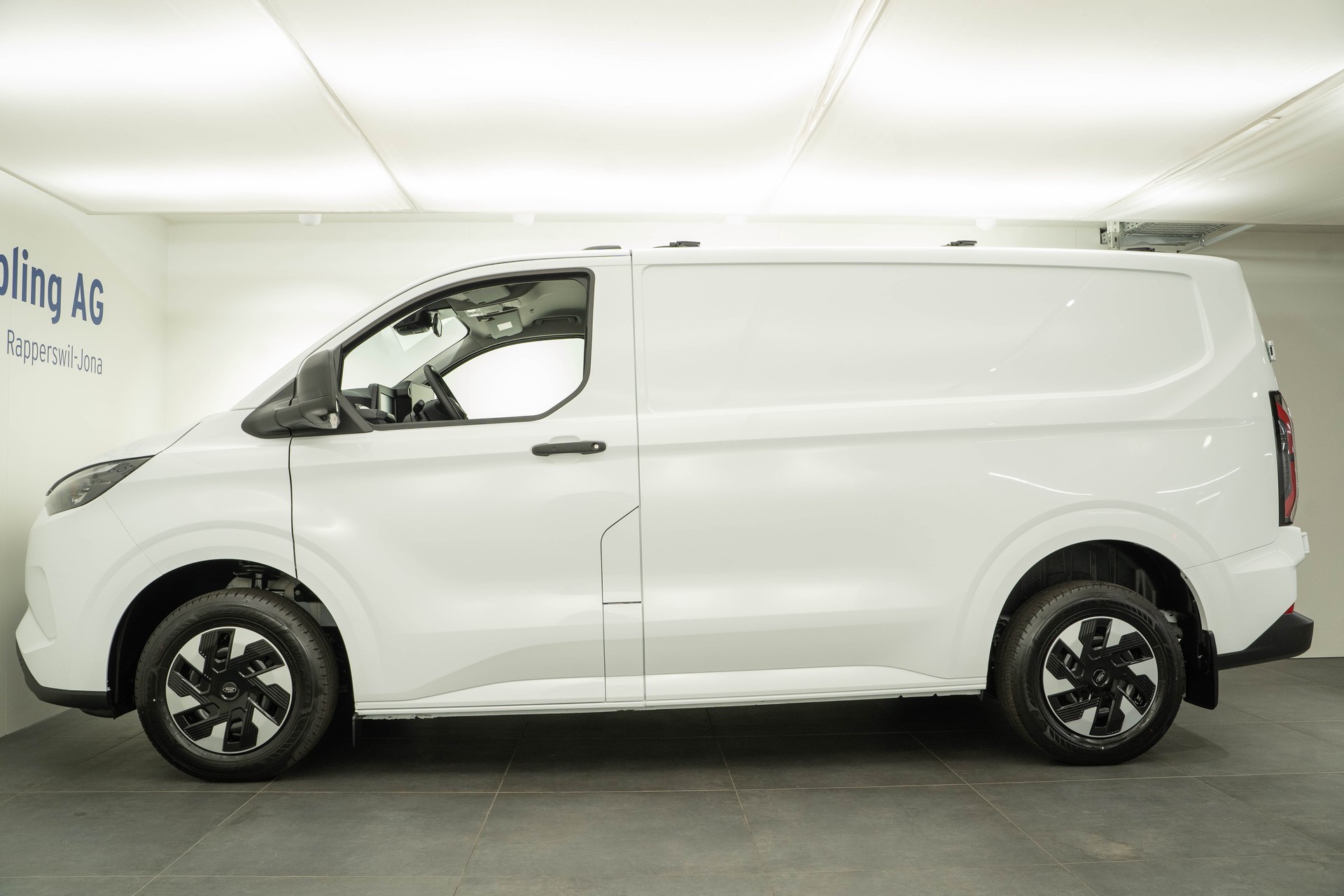 FORD E-Transit C Van 320 L1 Trend-showroom-element-2