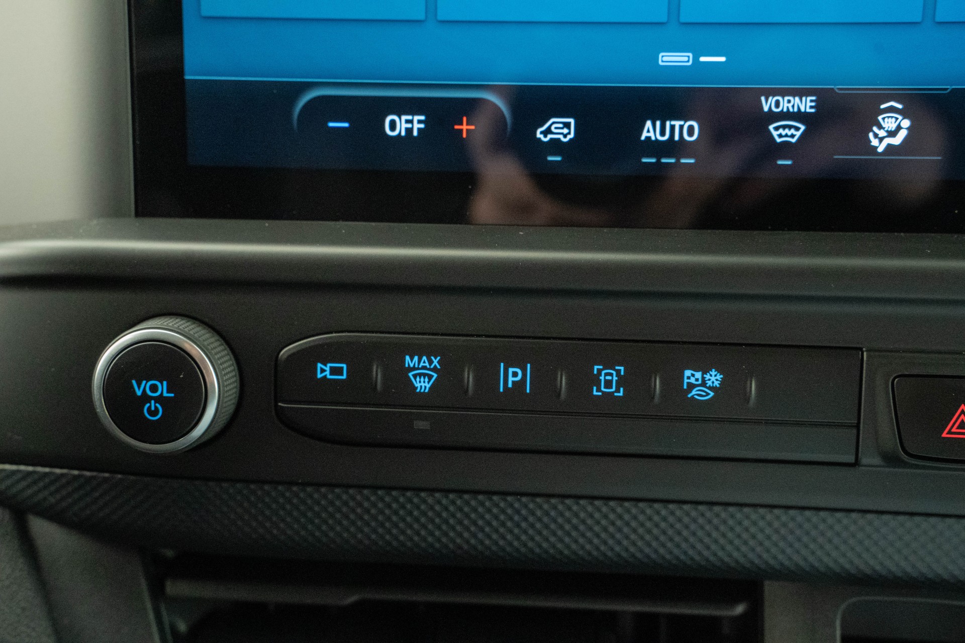 FORD E-Transit C Van 320 L1 Trend-image-10