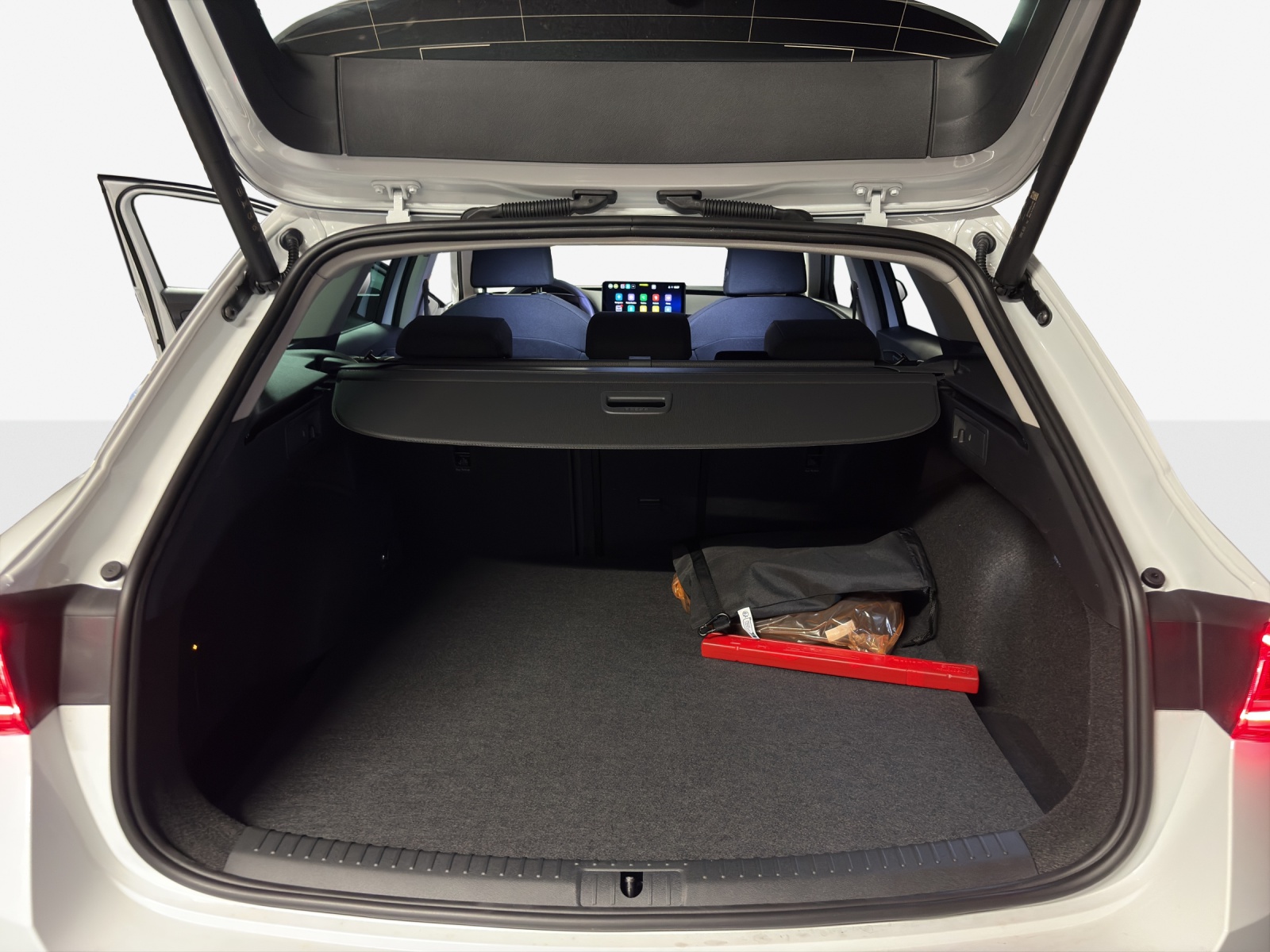 SEAT Leon ST 1.5 eHybrid pHEV DSG Business Edition-image-12
