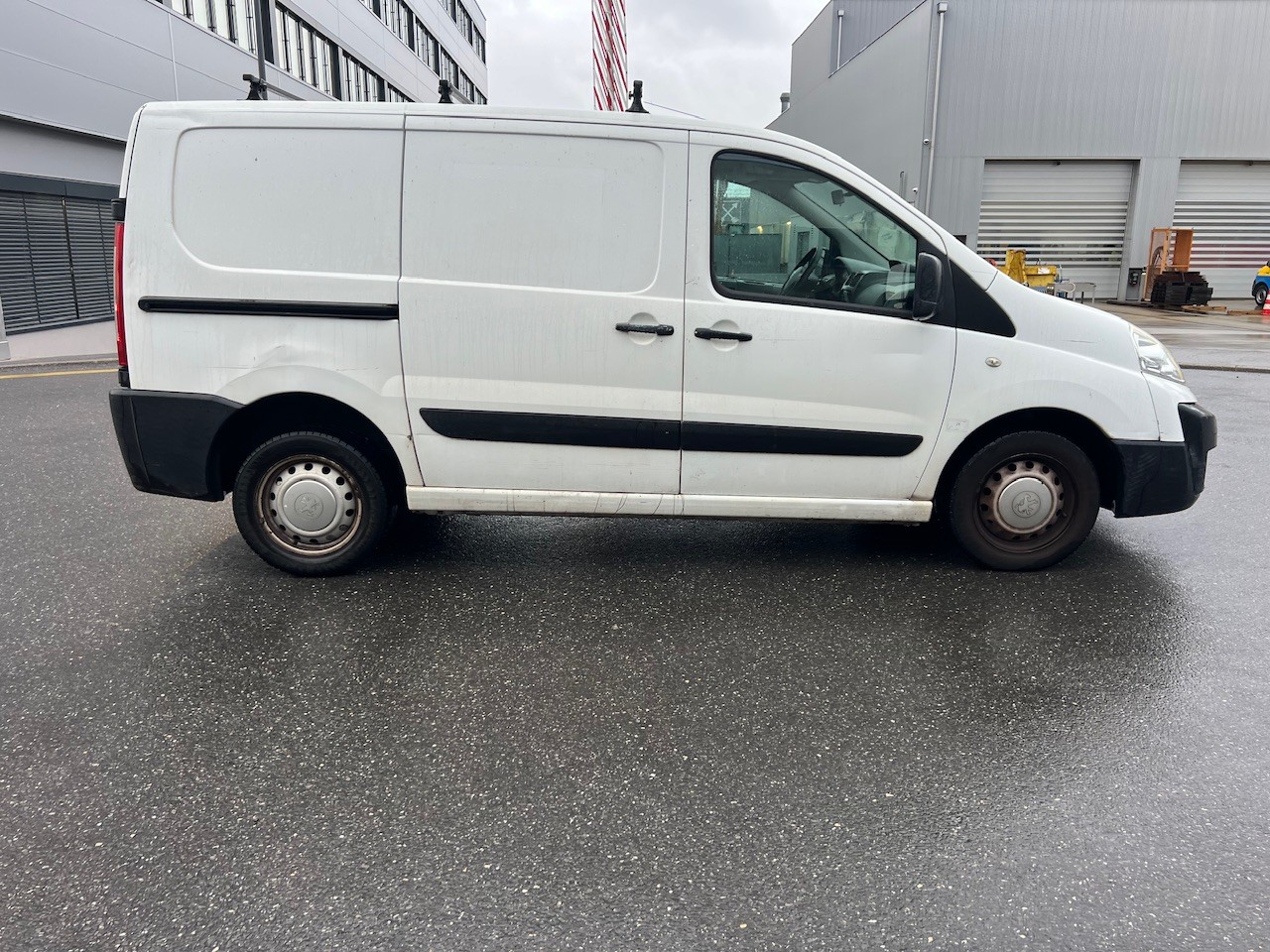PEUGEOT Expert 2.0 HDi 229 L1H1-image-6
