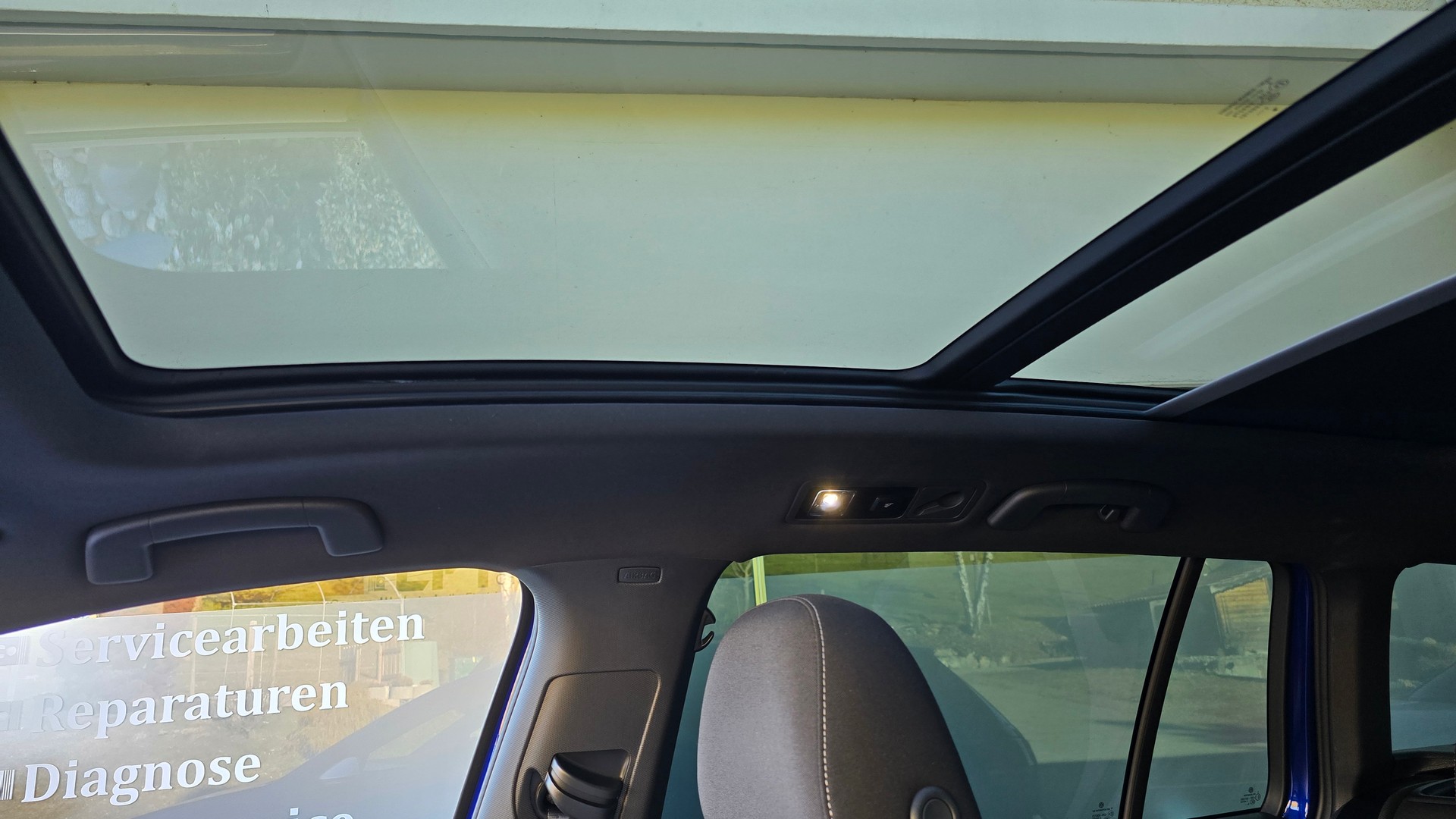 VW Golf Variant 2.0 TSI R 4 Motion DSG-image-10