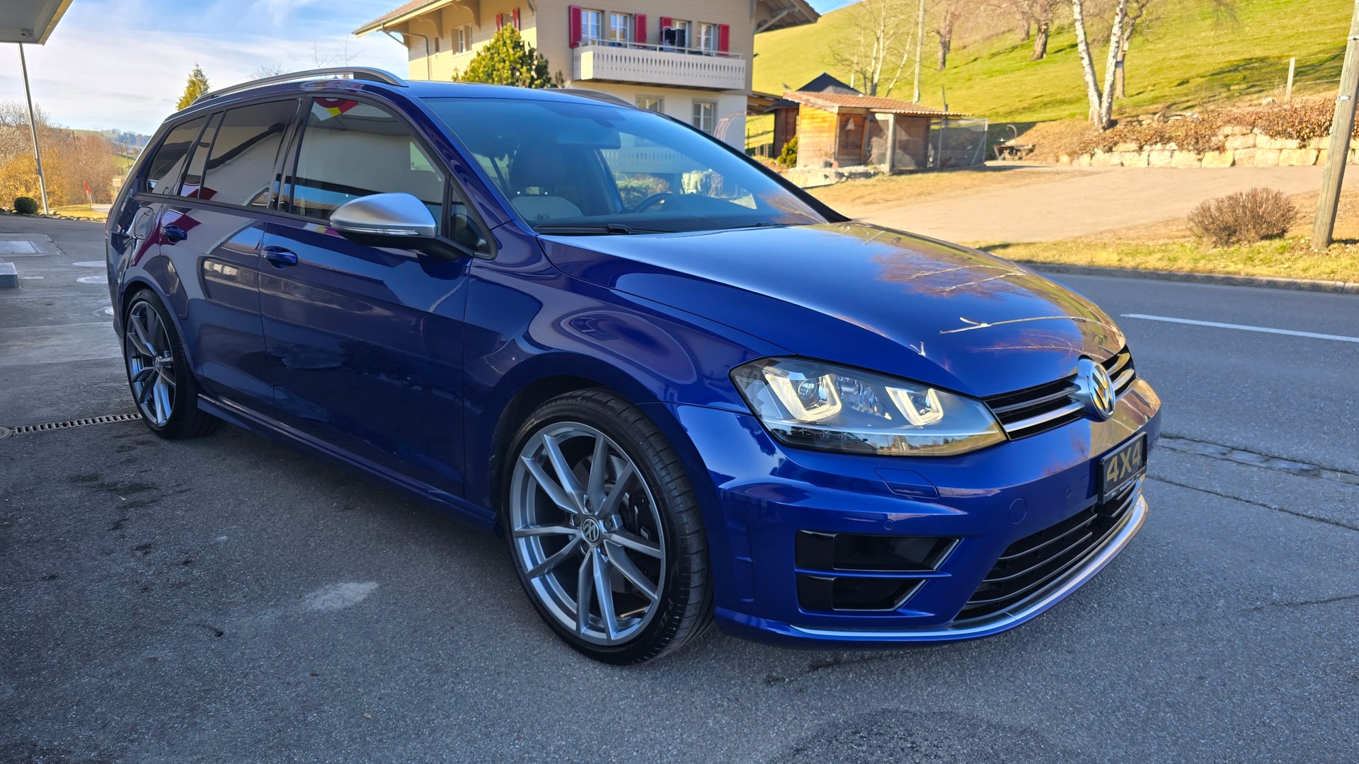 VW Golf Variant 2.0 TSI R 4 Motion DSG-image-2