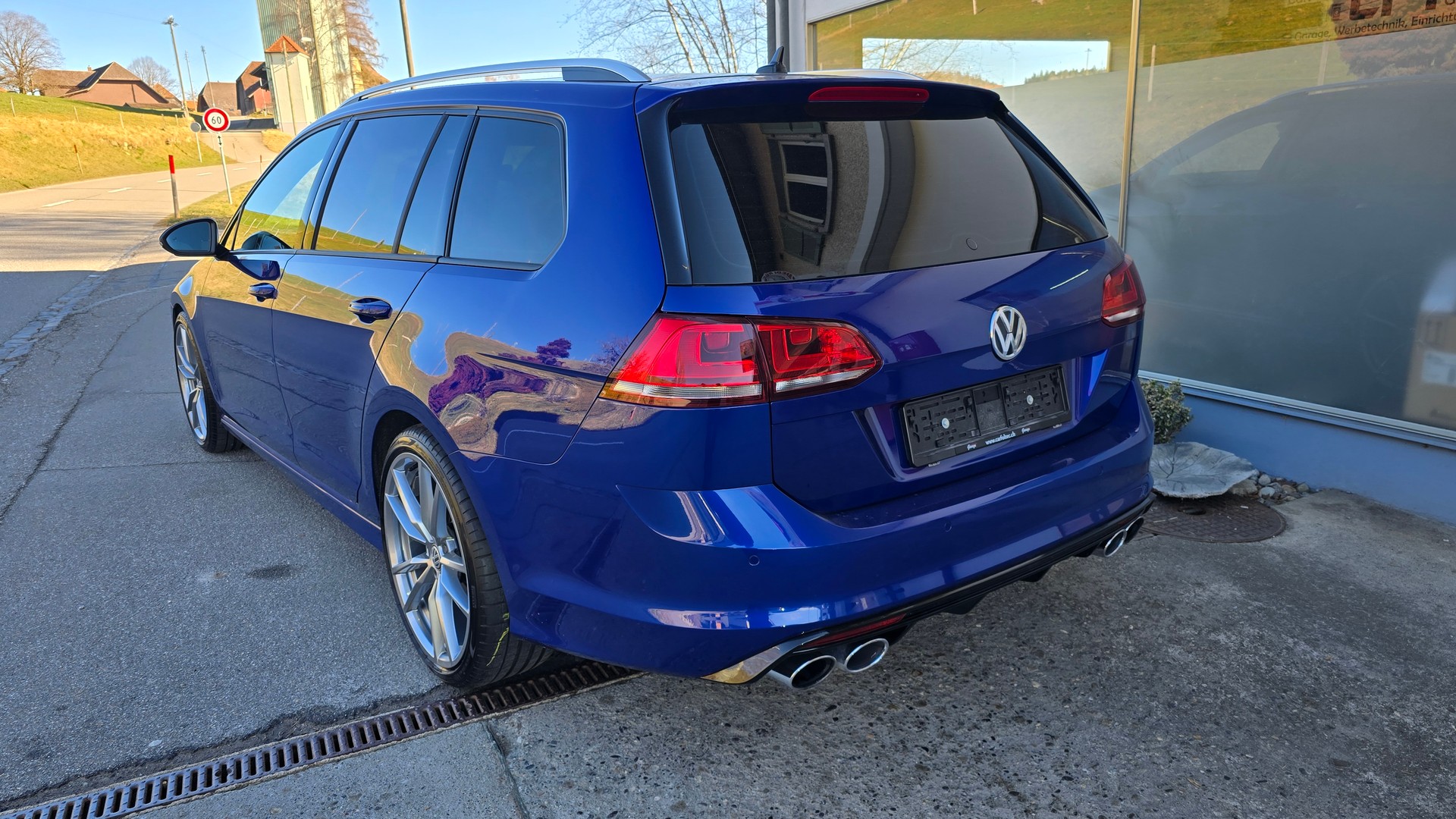 VW Golf Variant 2.0 TSI R 4 Motion DSG-image-5