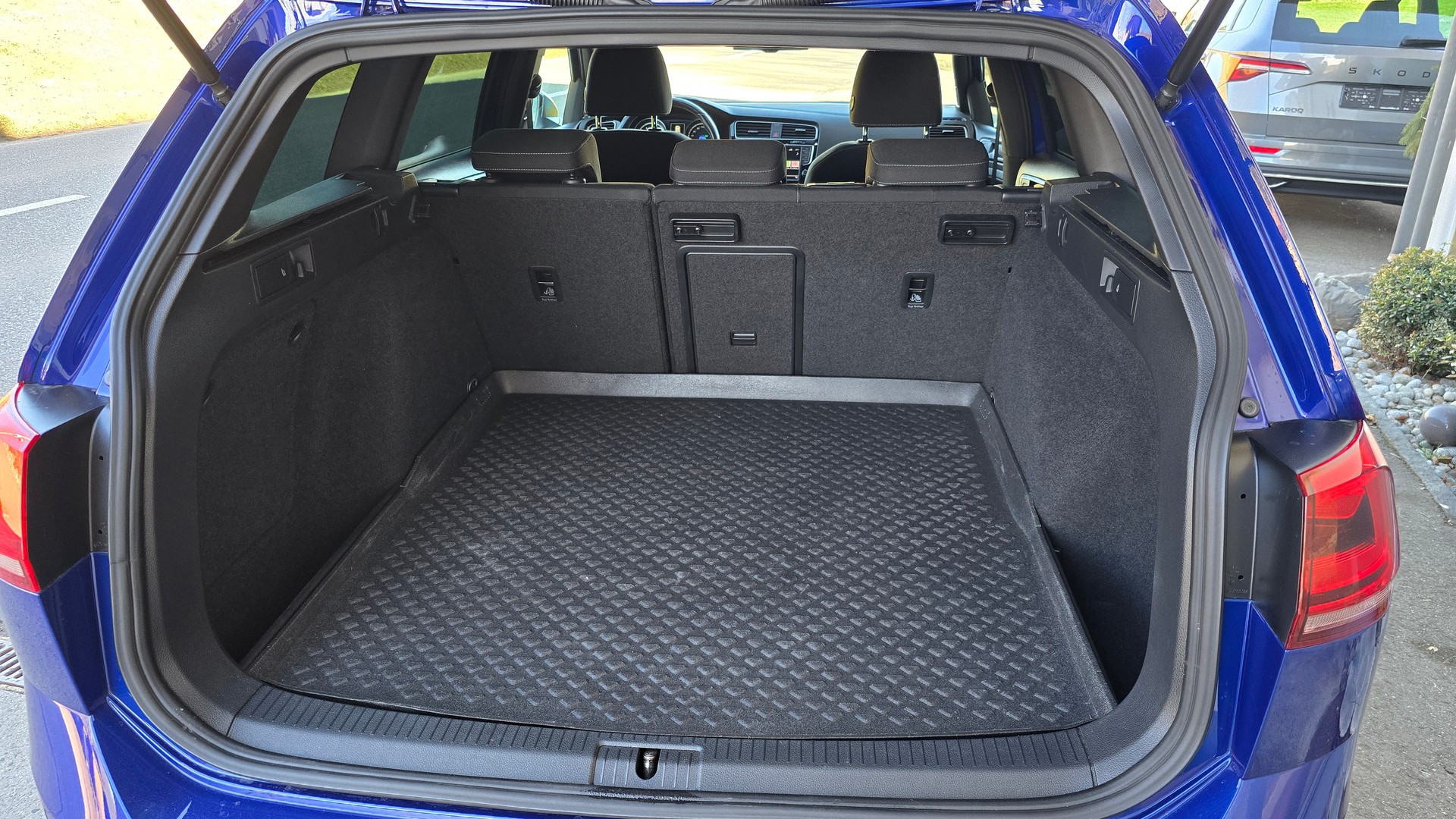 VW Golf Variant 2.0 TSI R 4 Motion DSG-image-7