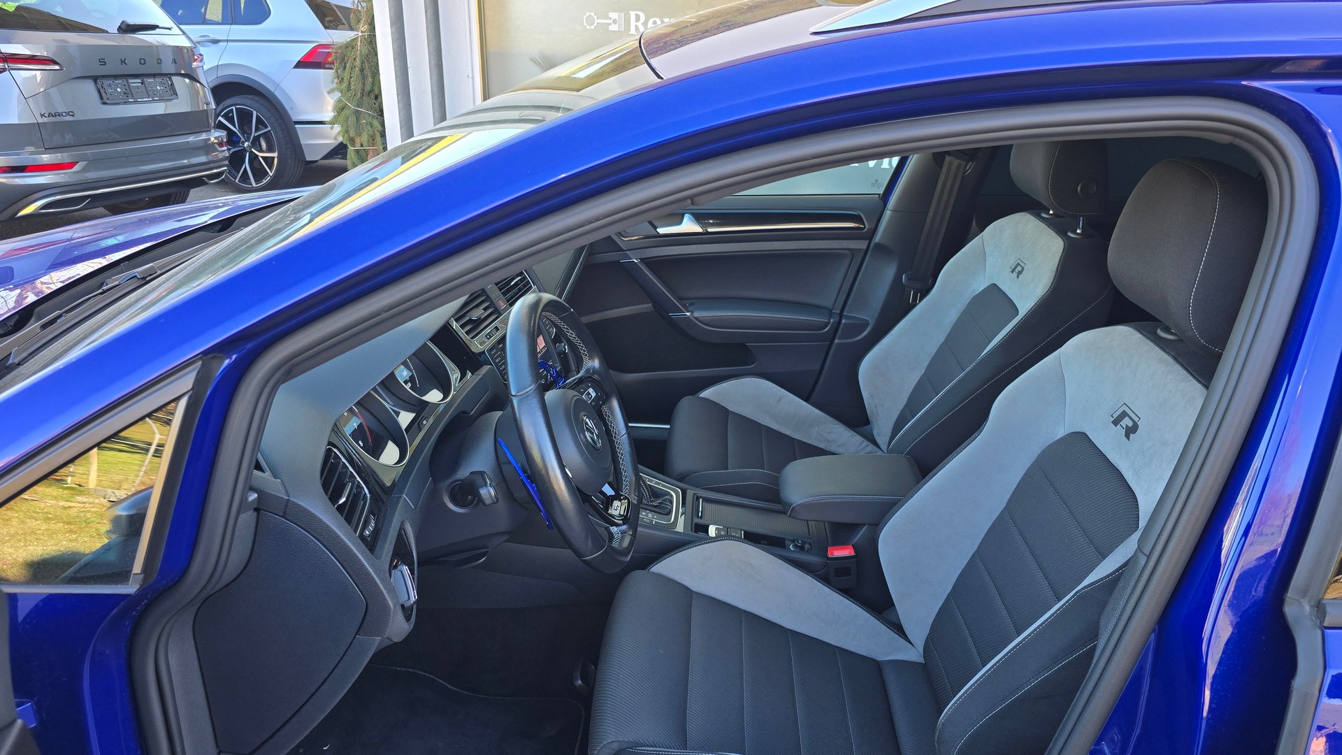 VW Golf Variant 2.0 TSI R 4 Motion DSG-image-9