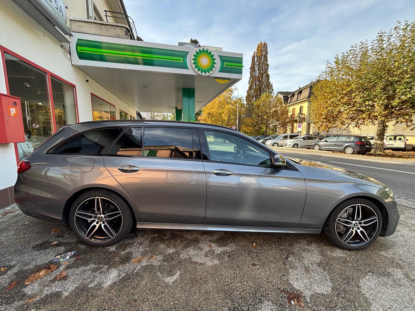 MERCEDES-BENZ E 220 d AMG Line 4Matic 9G-Tronic-image-3
