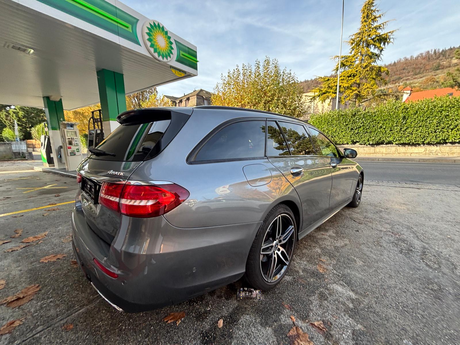 MERCEDES-BENZ E 220 d AMG Line 4Matic 9G-Tronic-image-4