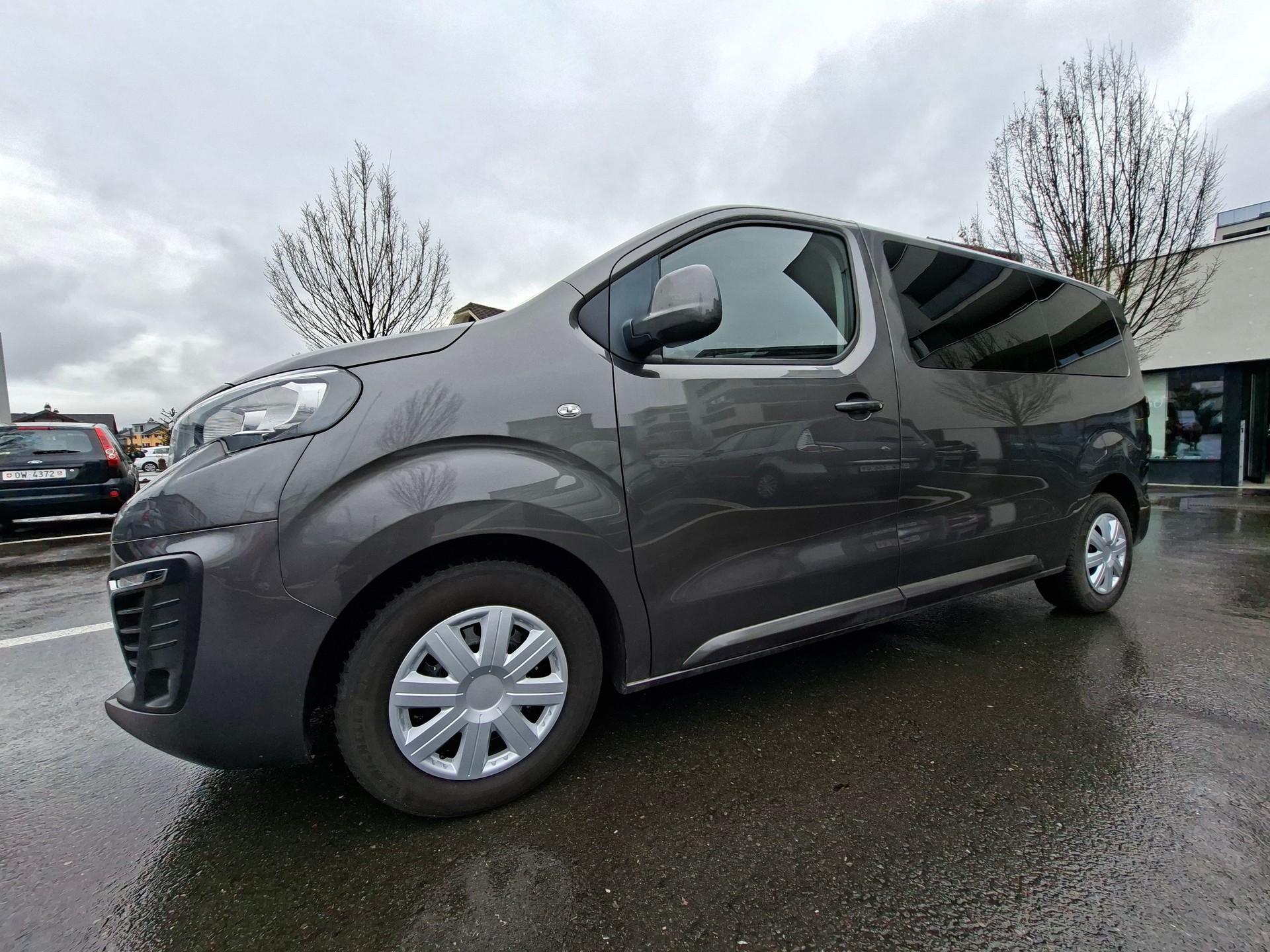 PEUGEOT Traveller 1.5 BlueHDi Business Standard