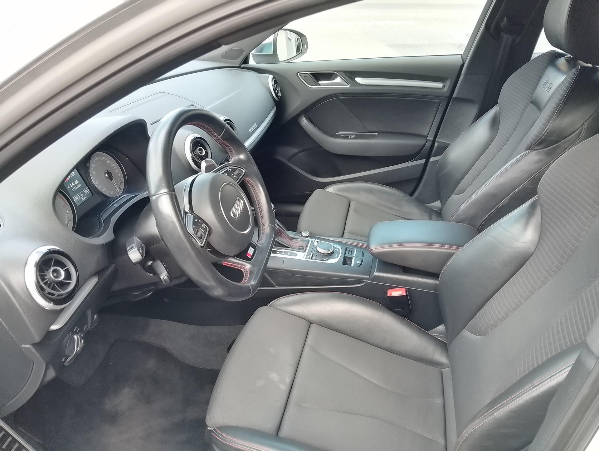 AUDI S3 Sportback 2.0 TFSI quattro S-tronic-image-12