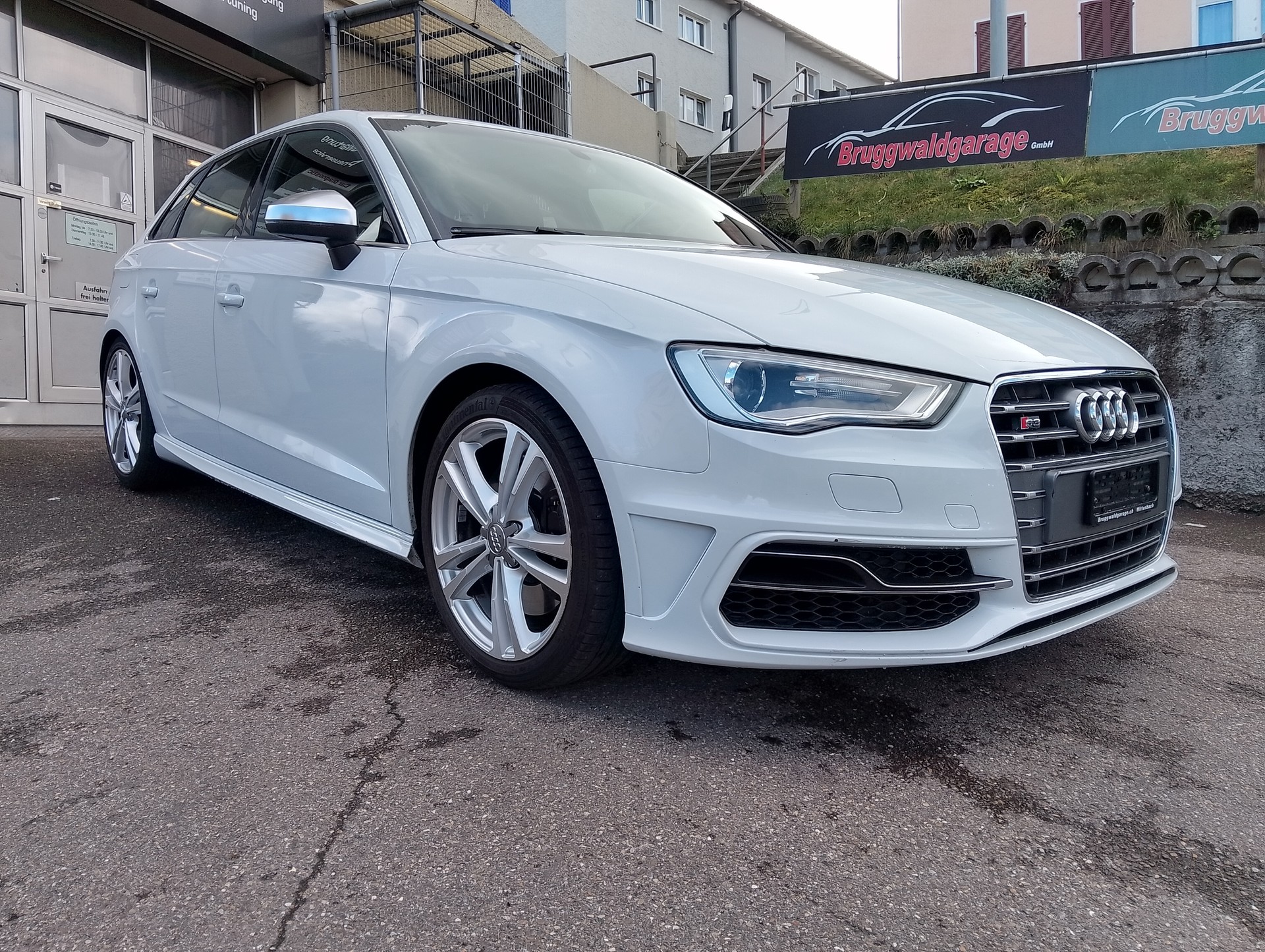 AUDI S3 Sportback 2.0 TFSI quattro S-tronic-image-4