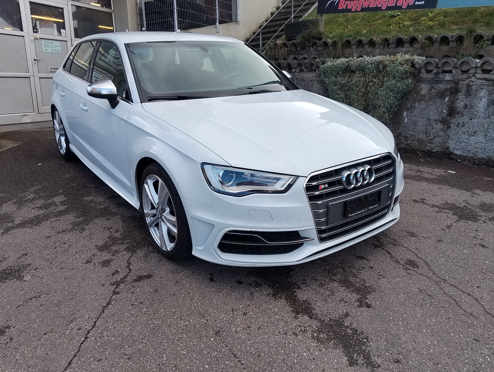 AUDI S3 Sportback 2.0 TFSI quattro S-tronic-image-3