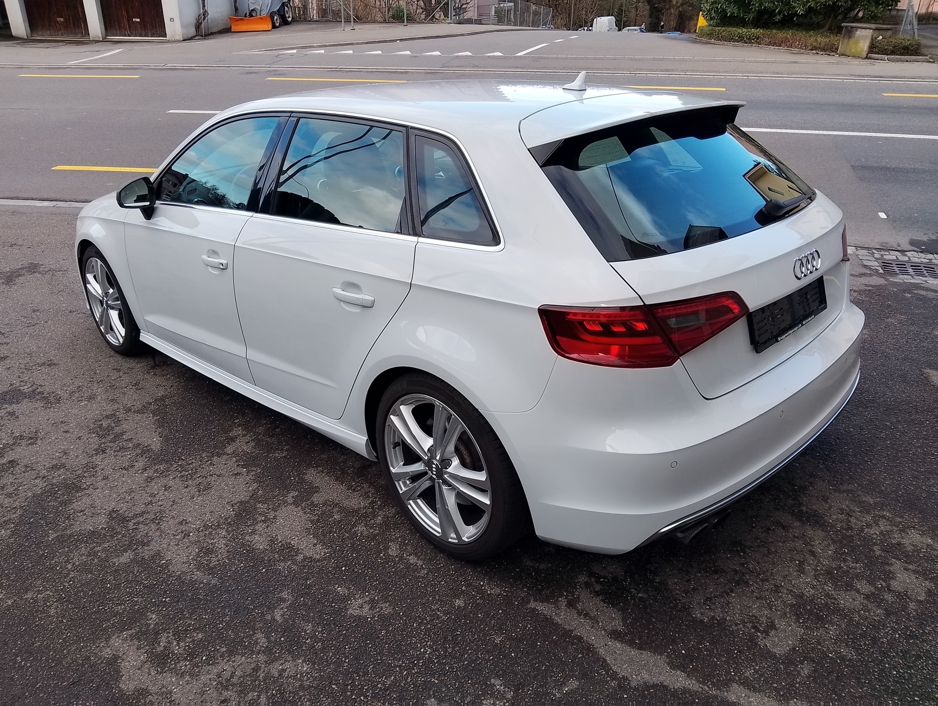 AUDI S3 Sportback 2.0 TFSI quattro S-tronic-image-10
