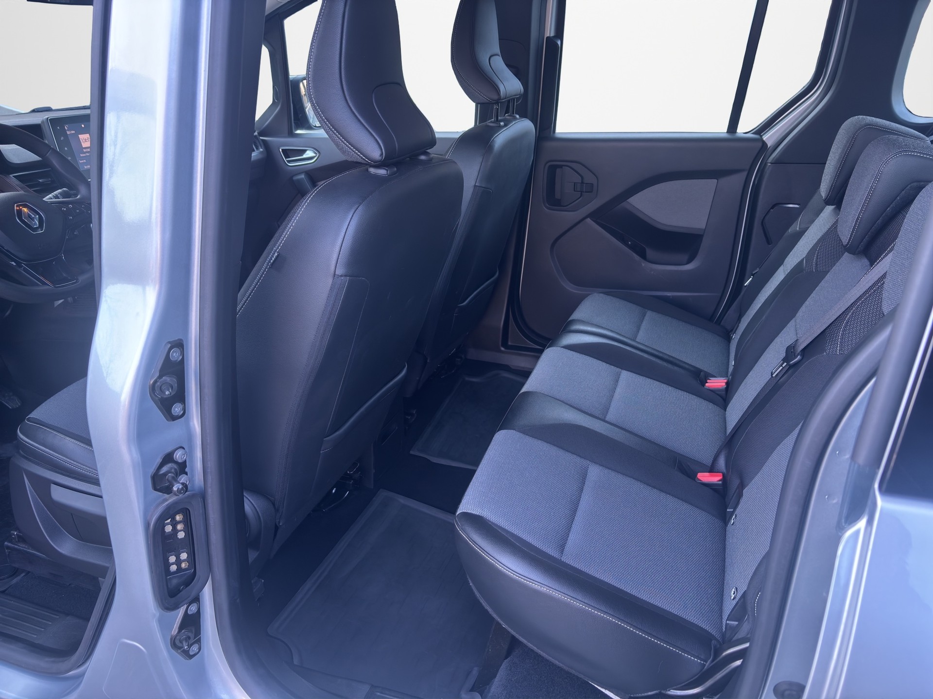 RENAULT Kangoo 1.3 TCe 130 PF Edition One-image-10