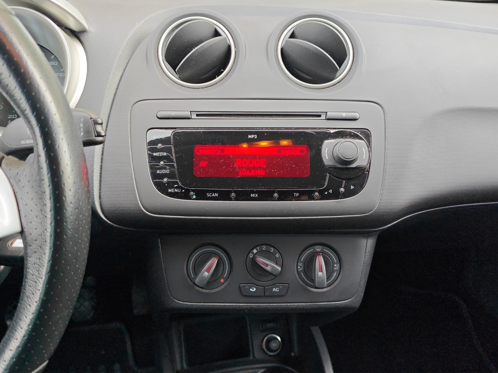SEAT Ibiza ST 1.2 TSI Sport Eco Tech-image-13