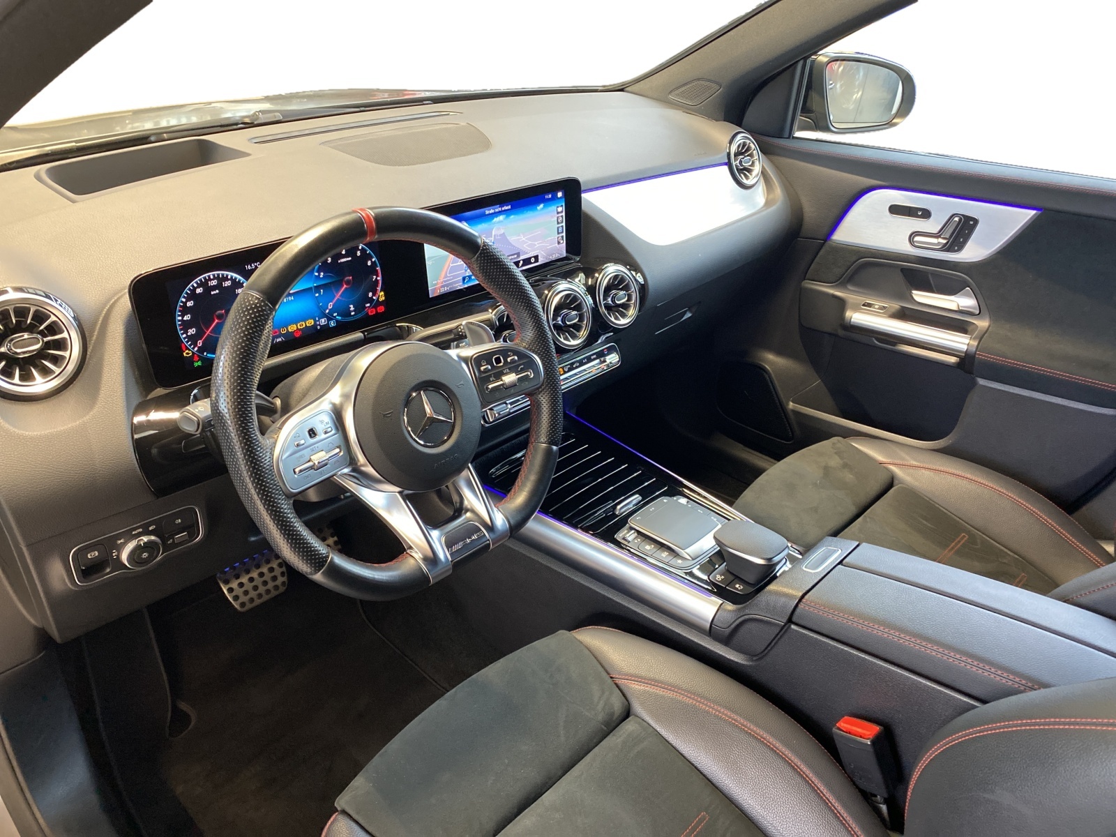 MERCEDES-BENZ GLA 35 AMG 4MATIC-image-11