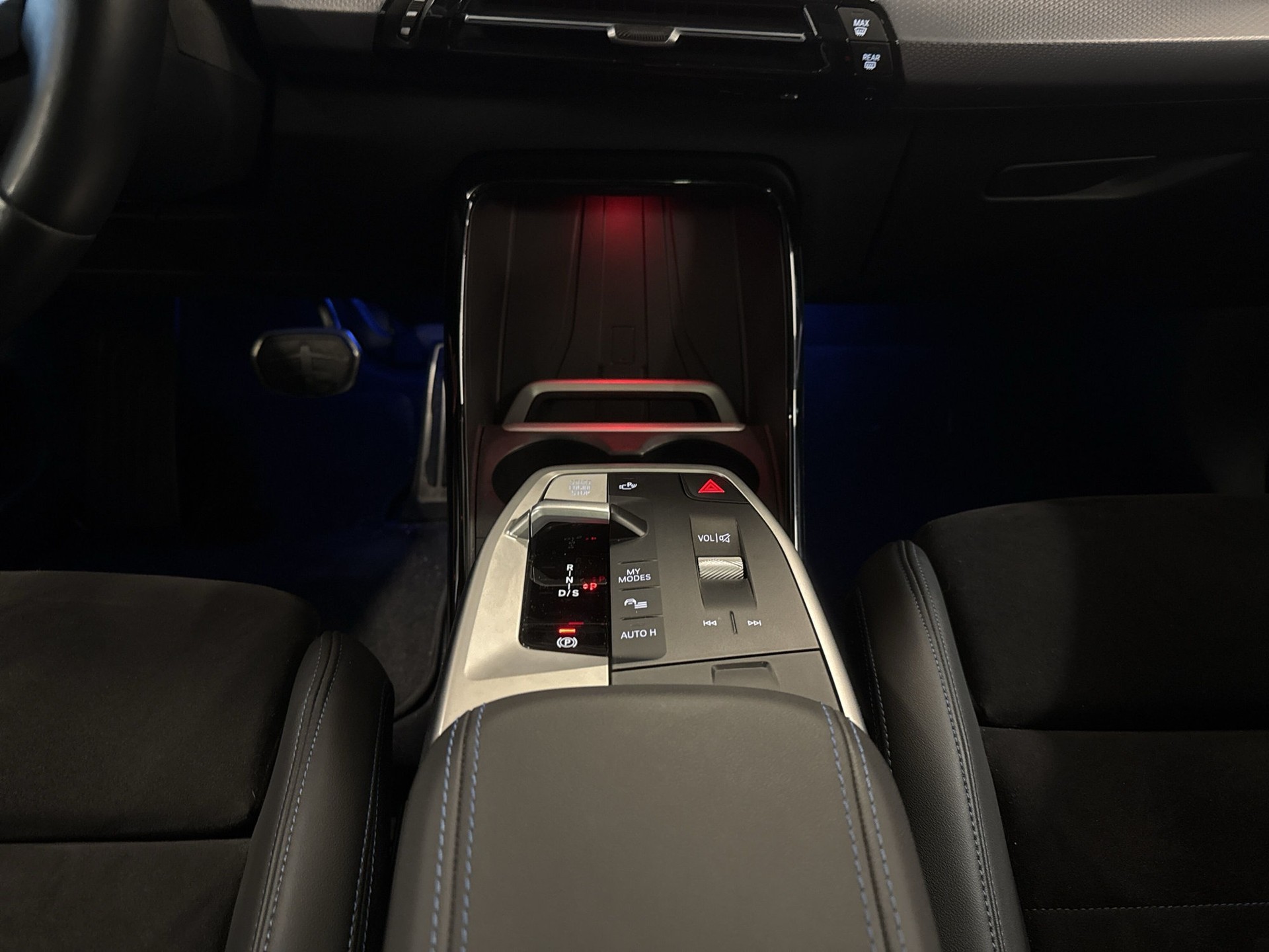 BMW 225e xDrive Active Tourer M Sport-image-12