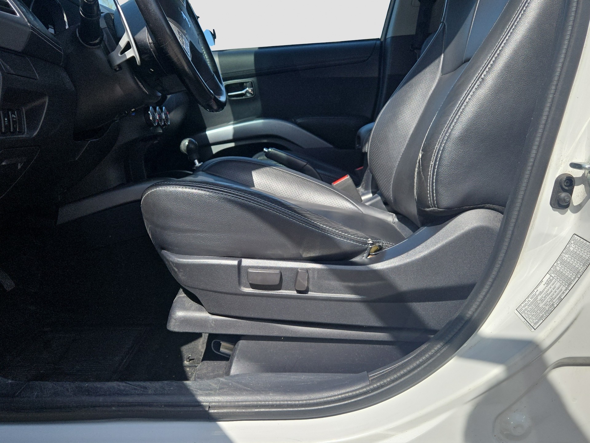 PEUGEOT 4007 2.2 HDi Platinum Edition DCS6-image-19