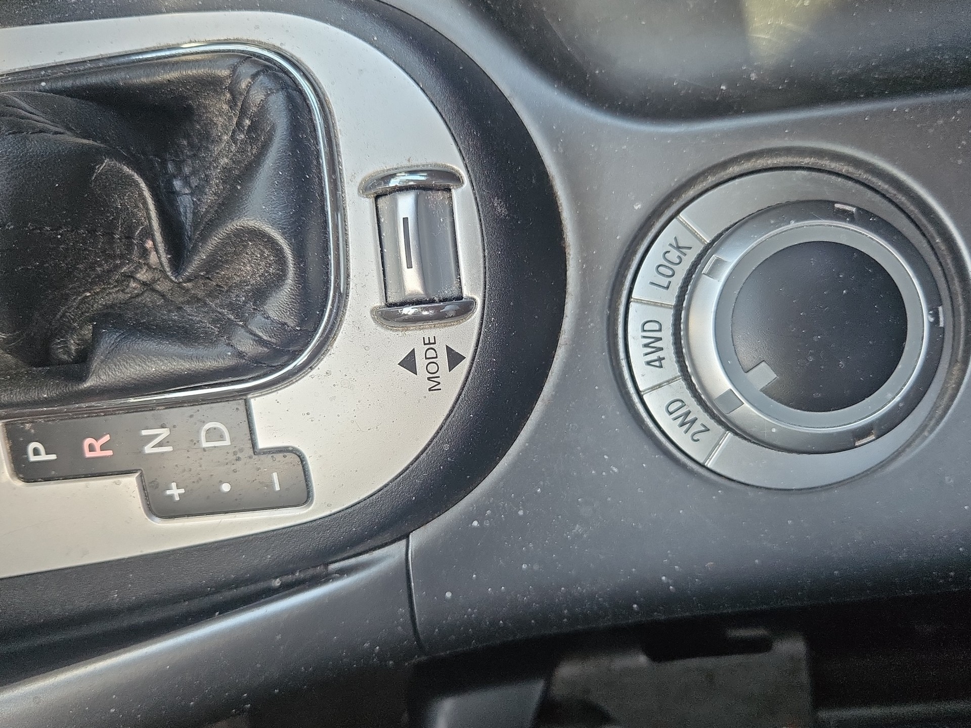PEUGEOT 4007 2.2 HDi Platinum Edition DCS6-image-14