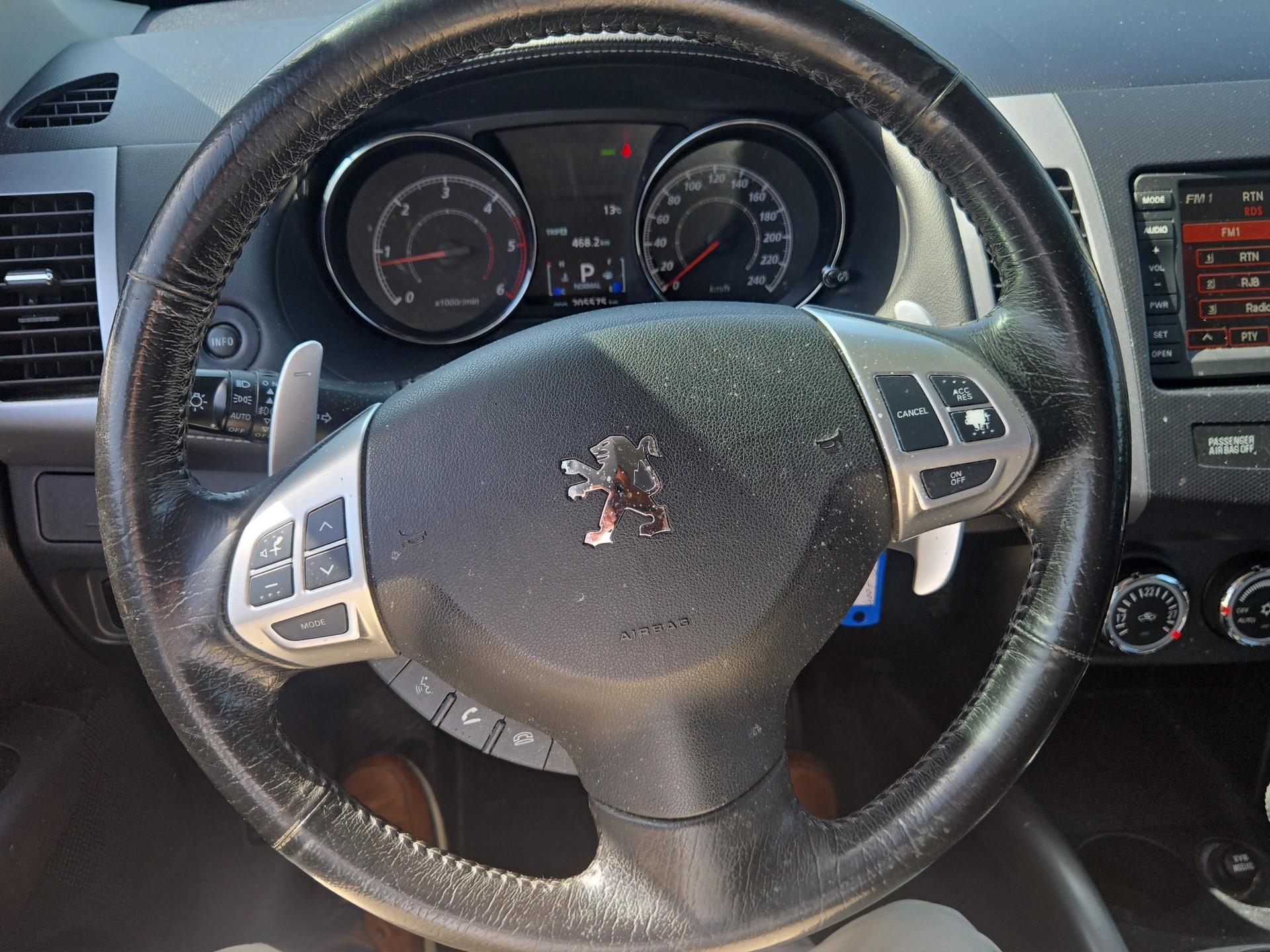 PEUGEOT 4007 2.2 HDi Platinum Edition DCS6-image-16